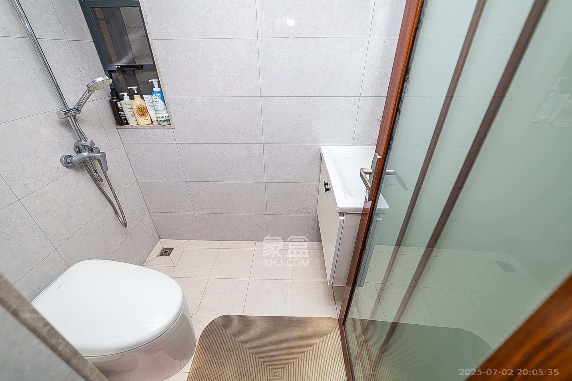 荣盛花语书苑 3室2厅2卫 138.0万 荣盛花语书苑 3室2厅2卫 138.0万卫生间