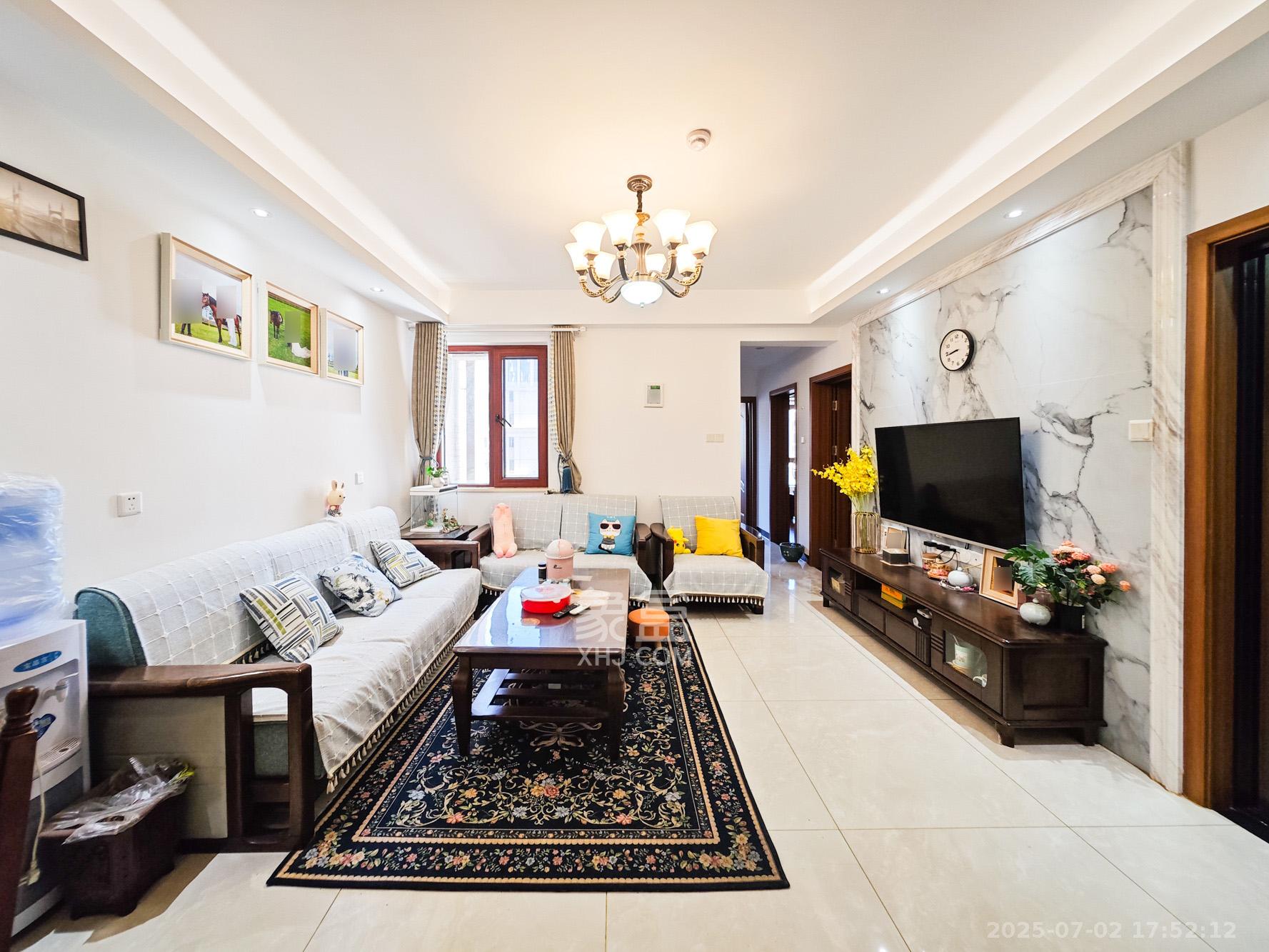 绿地海外滩一期 3室2厅1卫 58.0万 绿地海外滩一期 3室2厅1卫 58.0万客厅