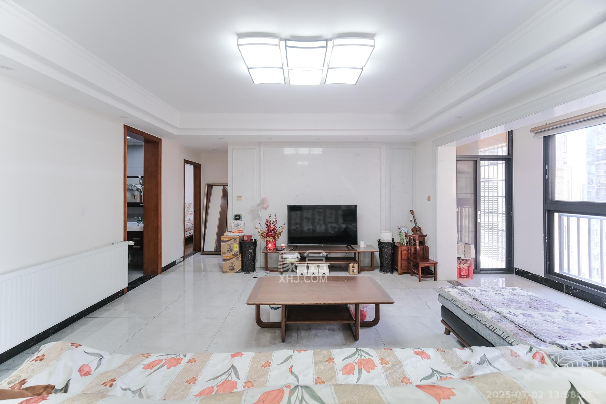 荣盛花语城  3室2厅2卫    100.0万 荣盛花语城  3室2厅2卫    100.0万客厅