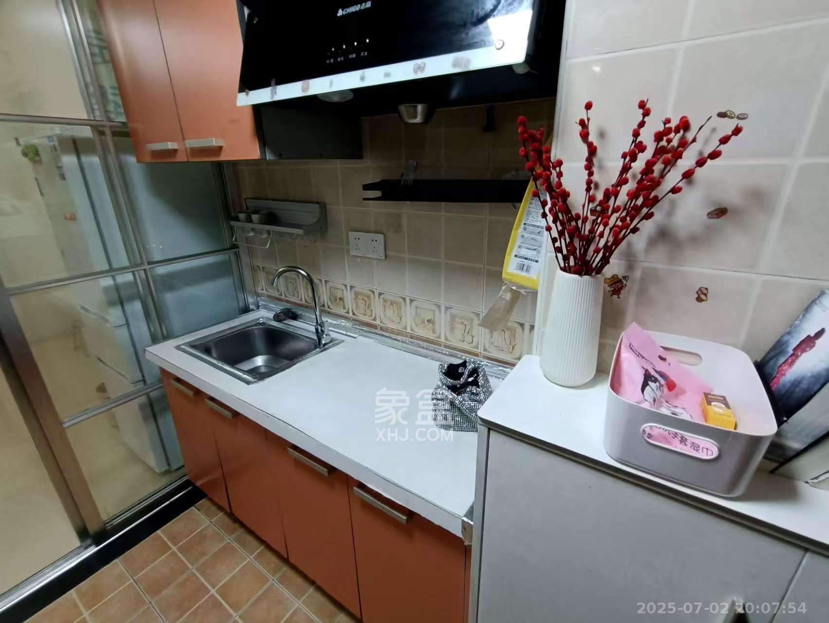 山水华景  1室1厅1卫   1500.00元/月室内图