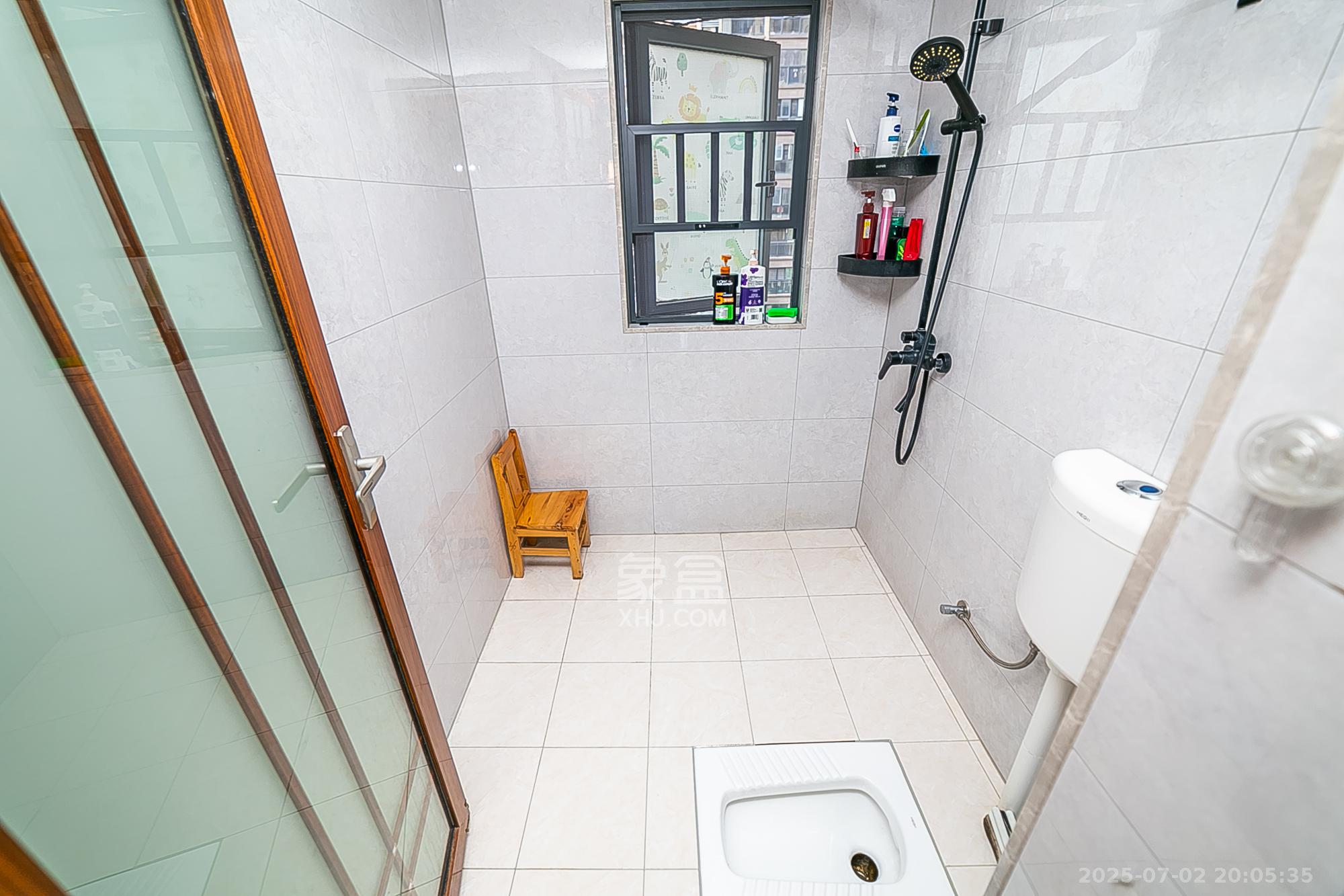 荣盛花语书苑 3室2厅2卫 138.0万 荣盛花语书苑 3室2厅2卫 138.0万卫生间