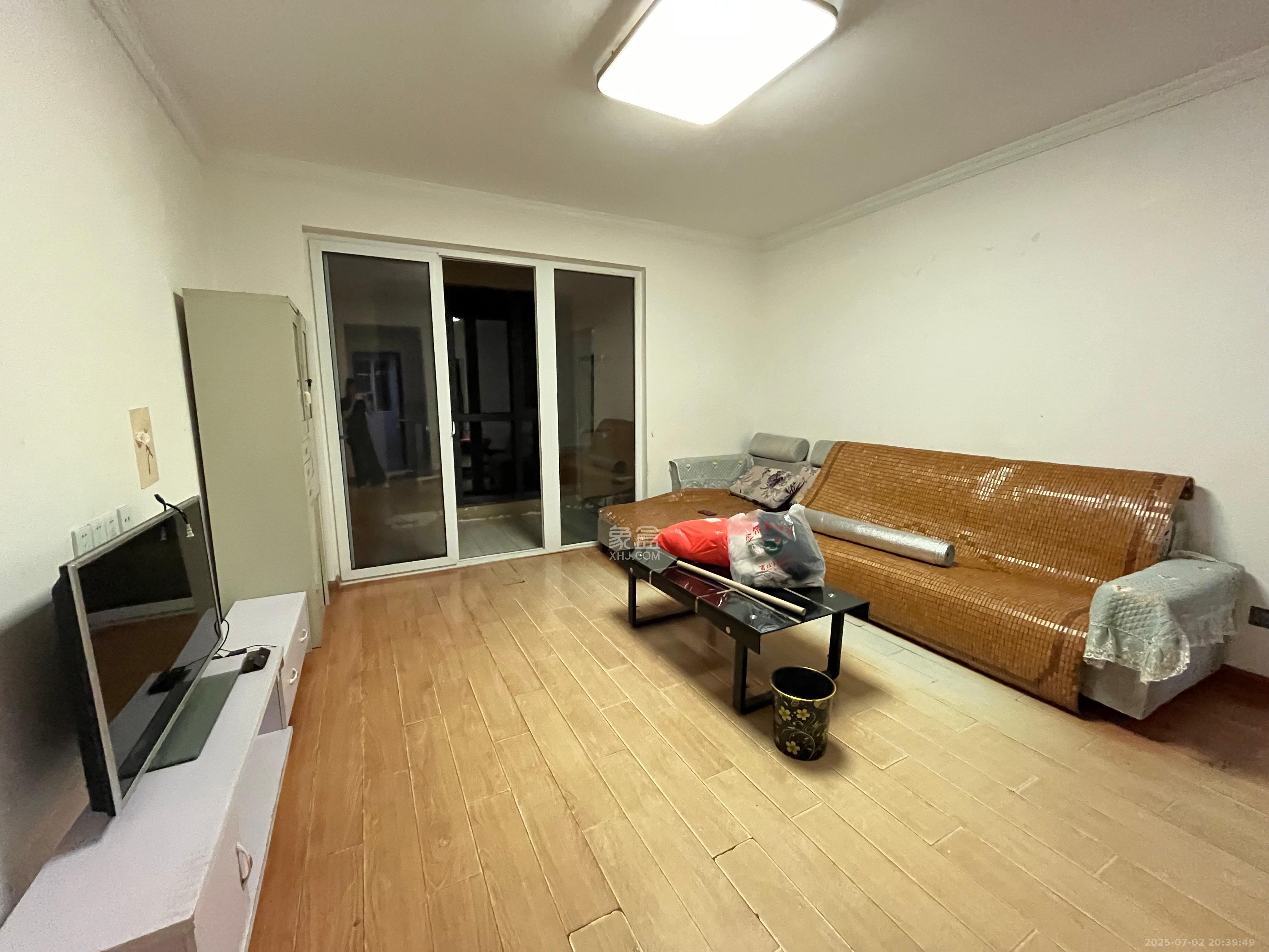 荣盛花语城 4室2厅2卫 2000.0元/月 荣盛花语城 4室2厅2卫 2000.0元/月室内图