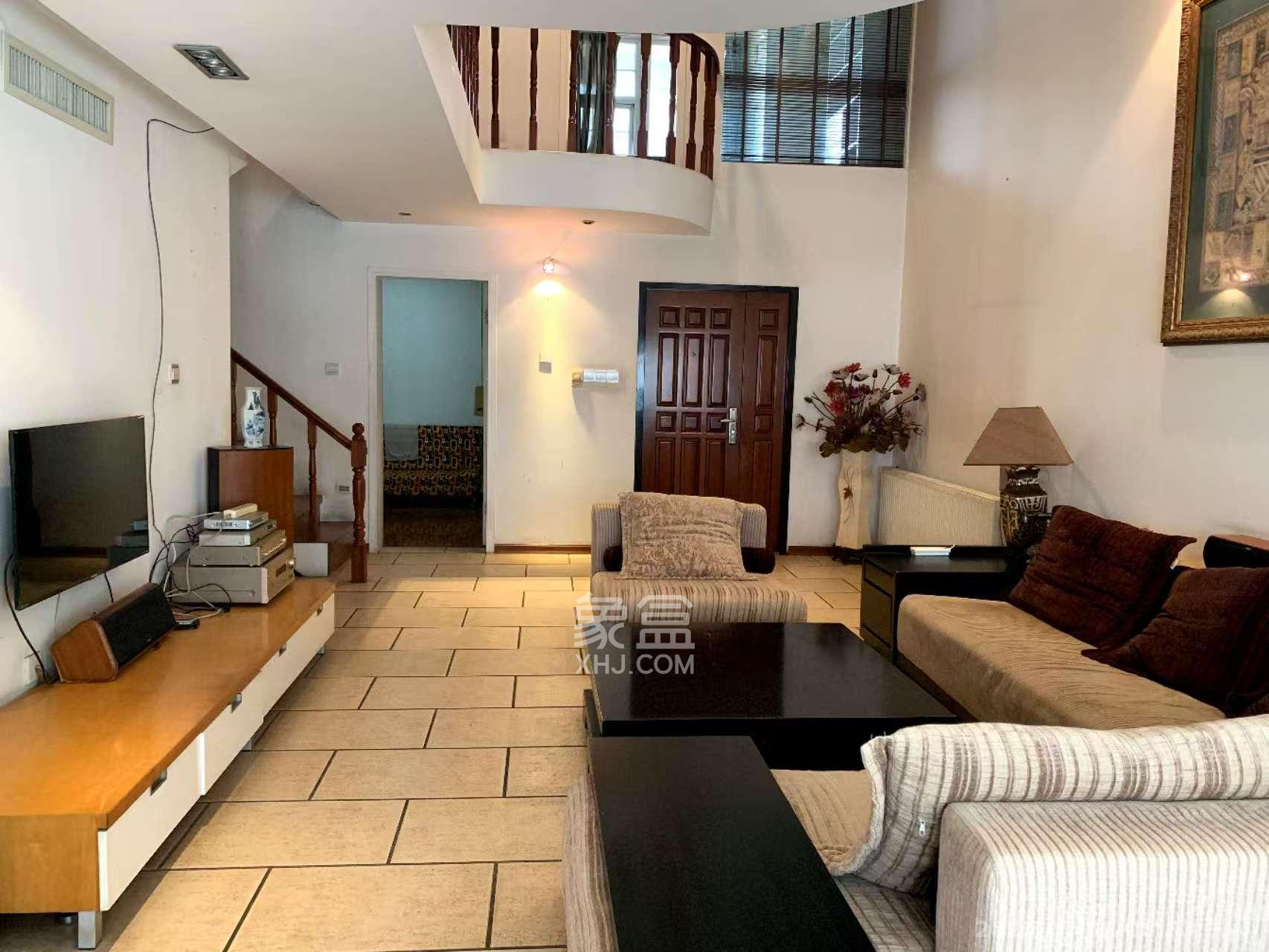 香格里嘉园 5室2厅2卫 4000.0元/月 香格里嘉园 5室2厅2卫 4000.0元/月室内图