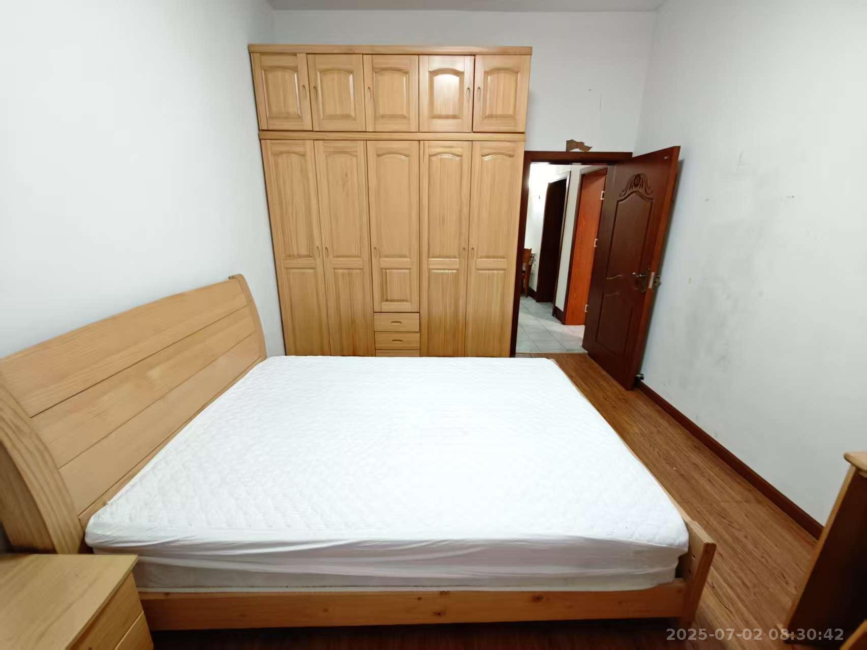 湘农桥社区  3室2厅1卫    2200.0元/月室内图