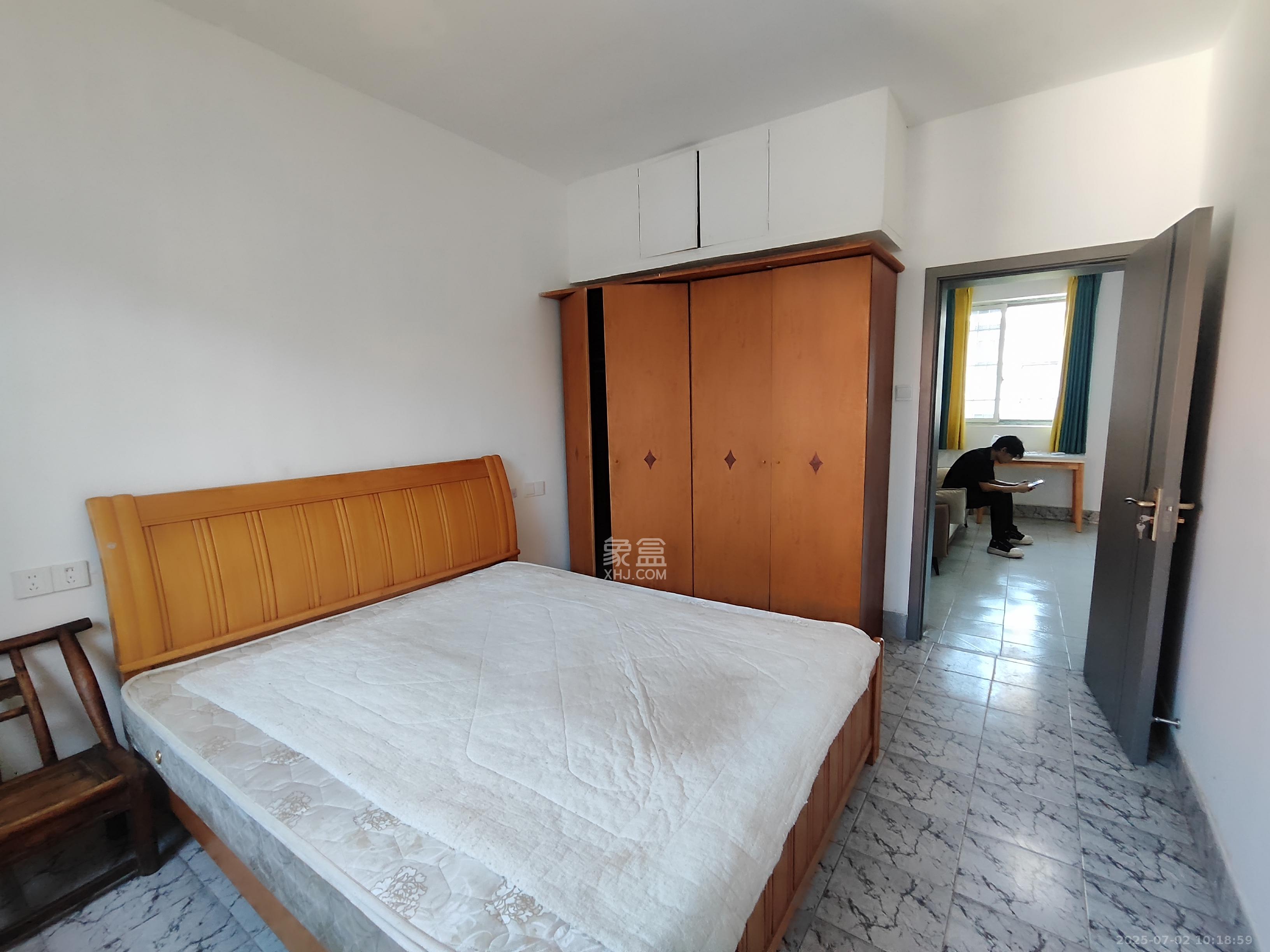 物贸小区 3室2厅1卫 2300.0元/月 物贸小区 3室2厅1卫 2300.0元/月室内图