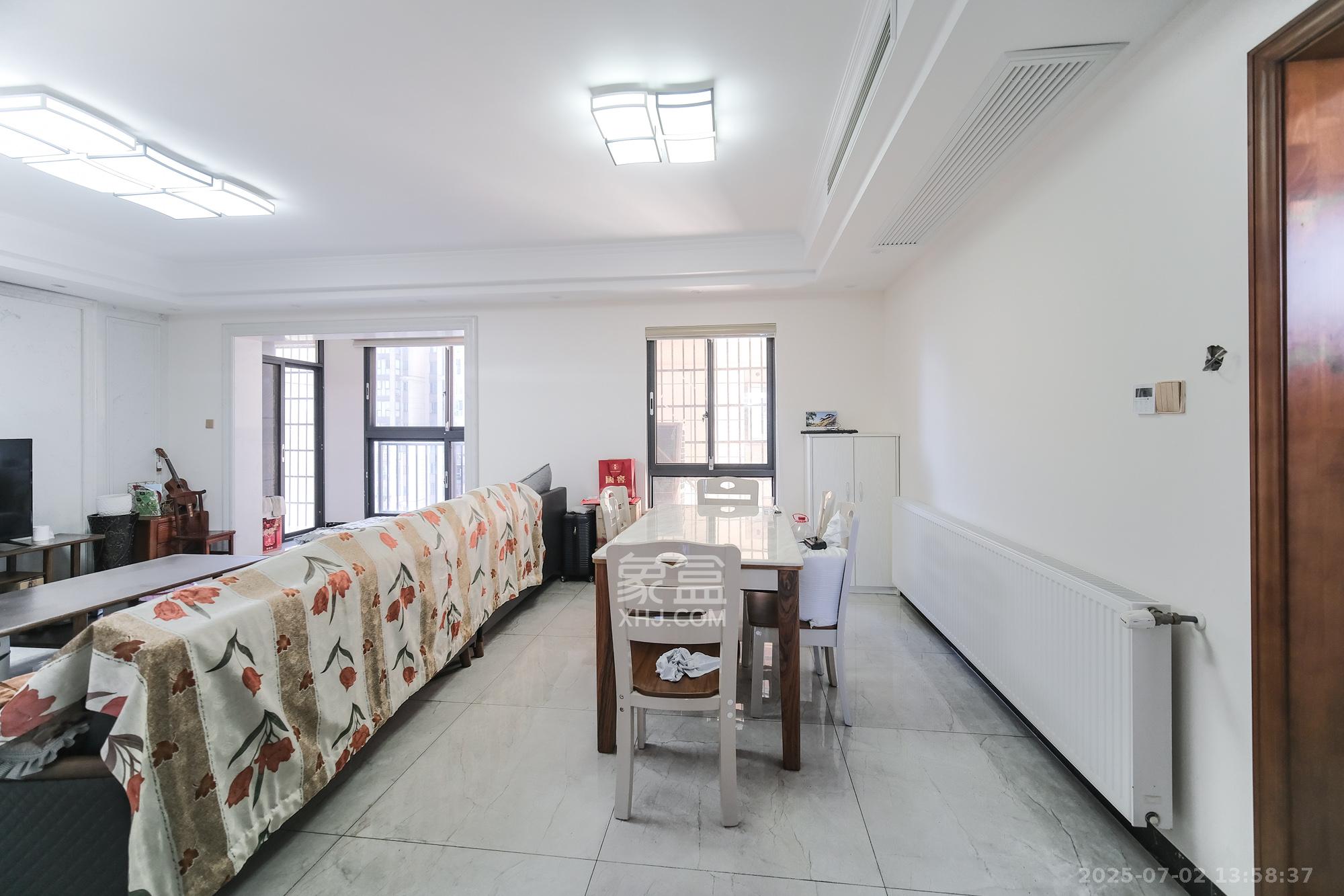 荣盛花语城  3室2厅2卫    100.0万 荣盛花语城  3室2厅2卫    100.0万客厅