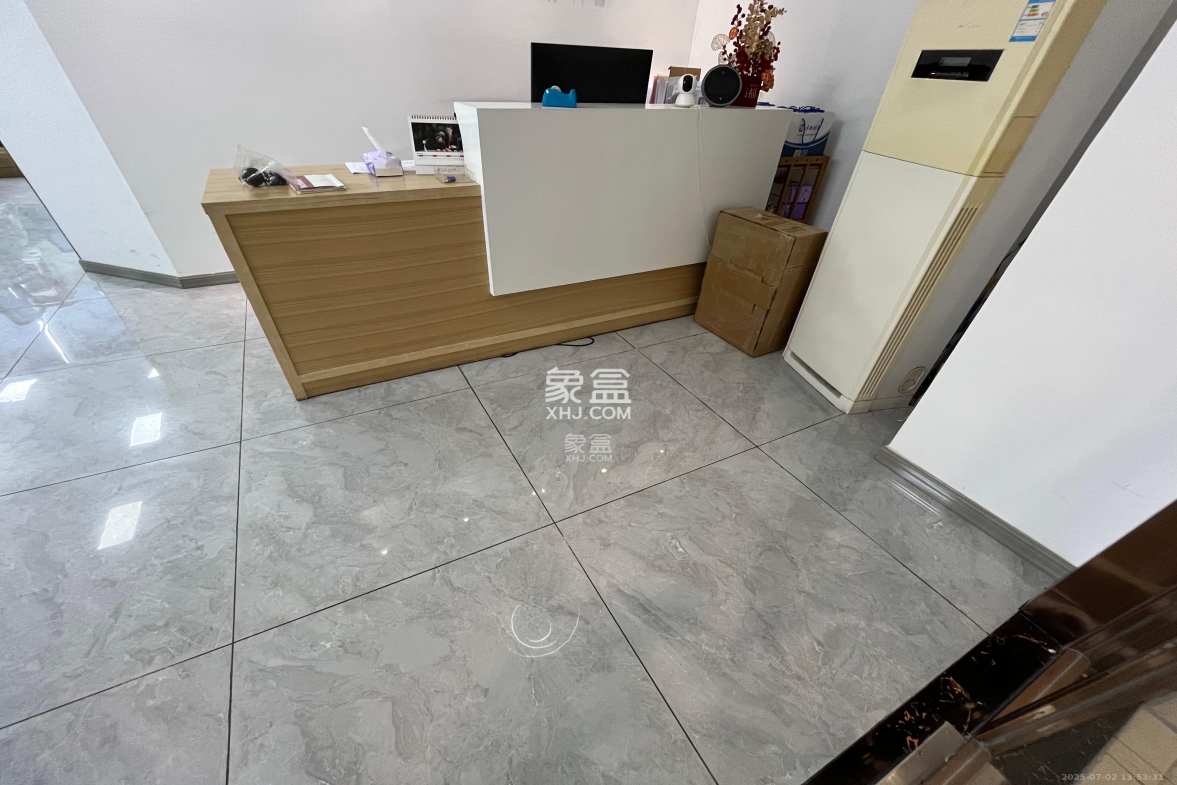 浏阳河畔家园  4室2厅2卫    6500.0元/月 浏阳河畔家园  4室2厅2卫    6500.0元/月室内图