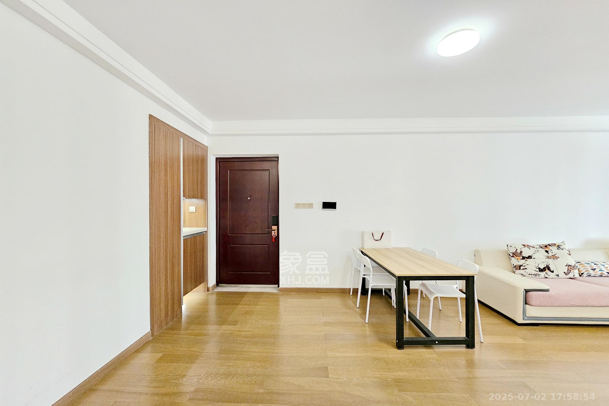 阳光城尚东湾青柠园 3室2厅2卫 108.0万 阳光城尚东湾青柠园 3室2厅2卫 108.0万客厅