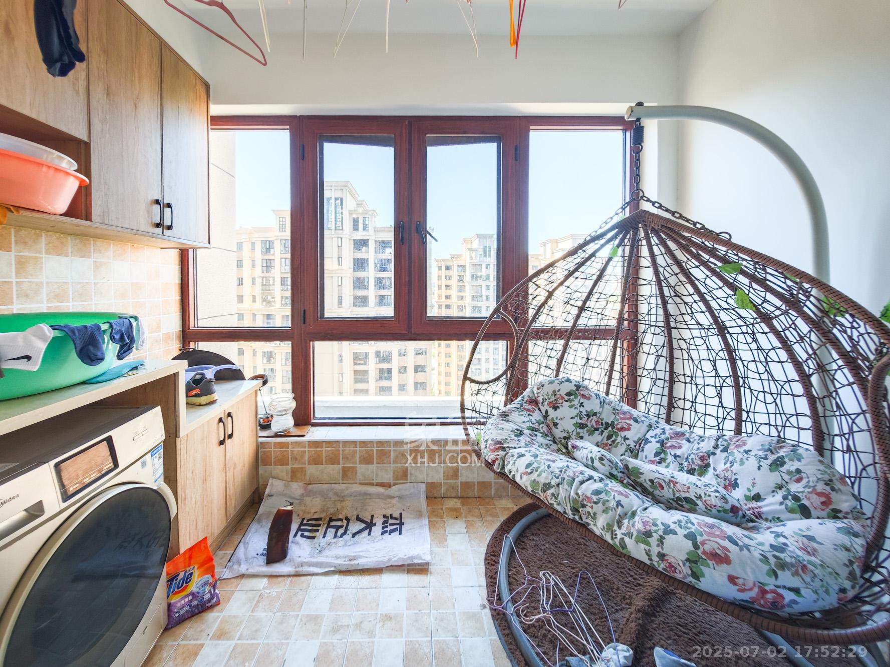 绿地海外滩一期 3室2厅1卫 58.0万 绿地海外滩一期 3室2厅1卫 58.0万阳台