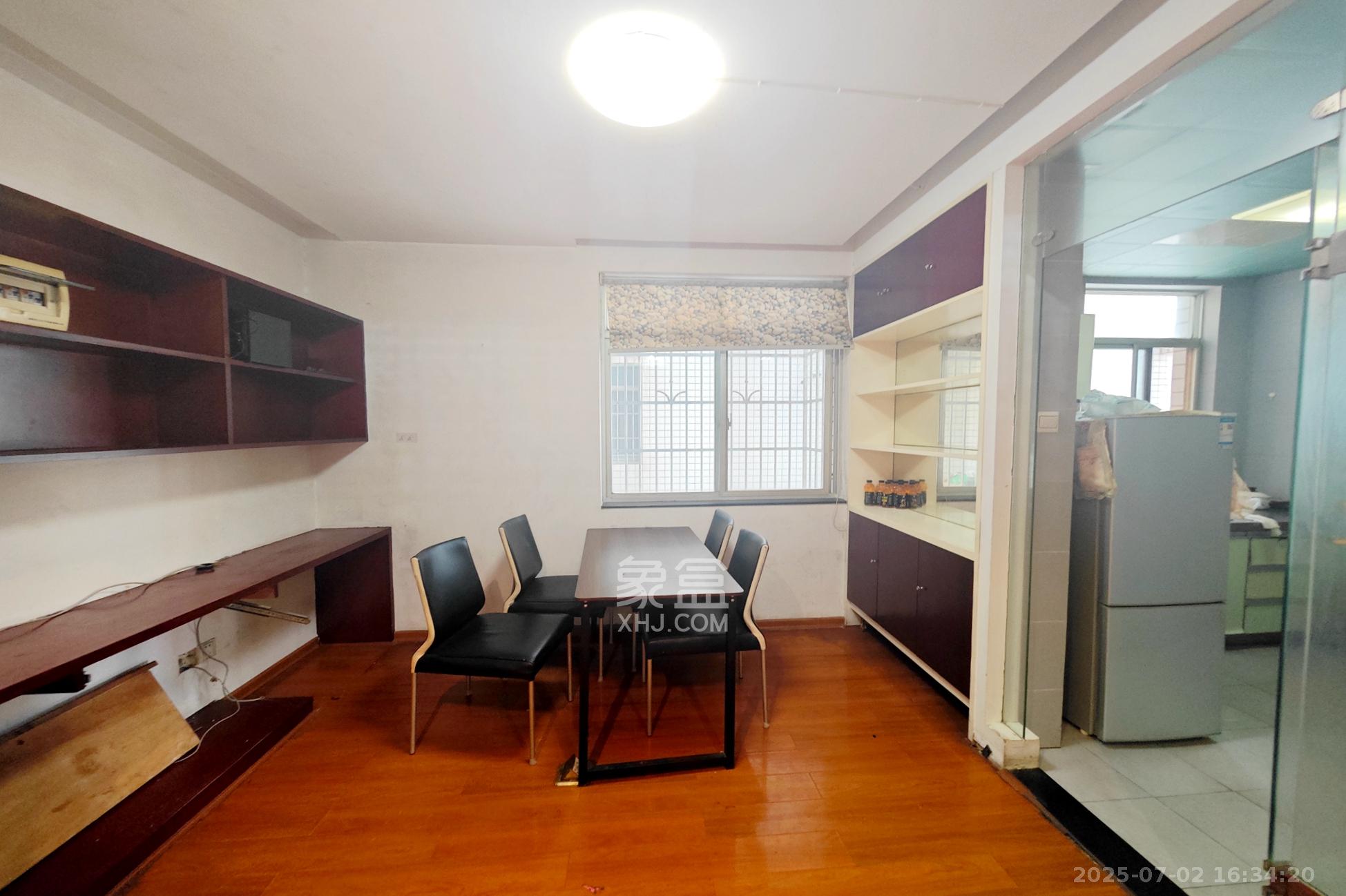 东方新世界 2室2厅1卫 2300.0元/月 东方新世界 2室2厅1卫 2300.0元/月室内图