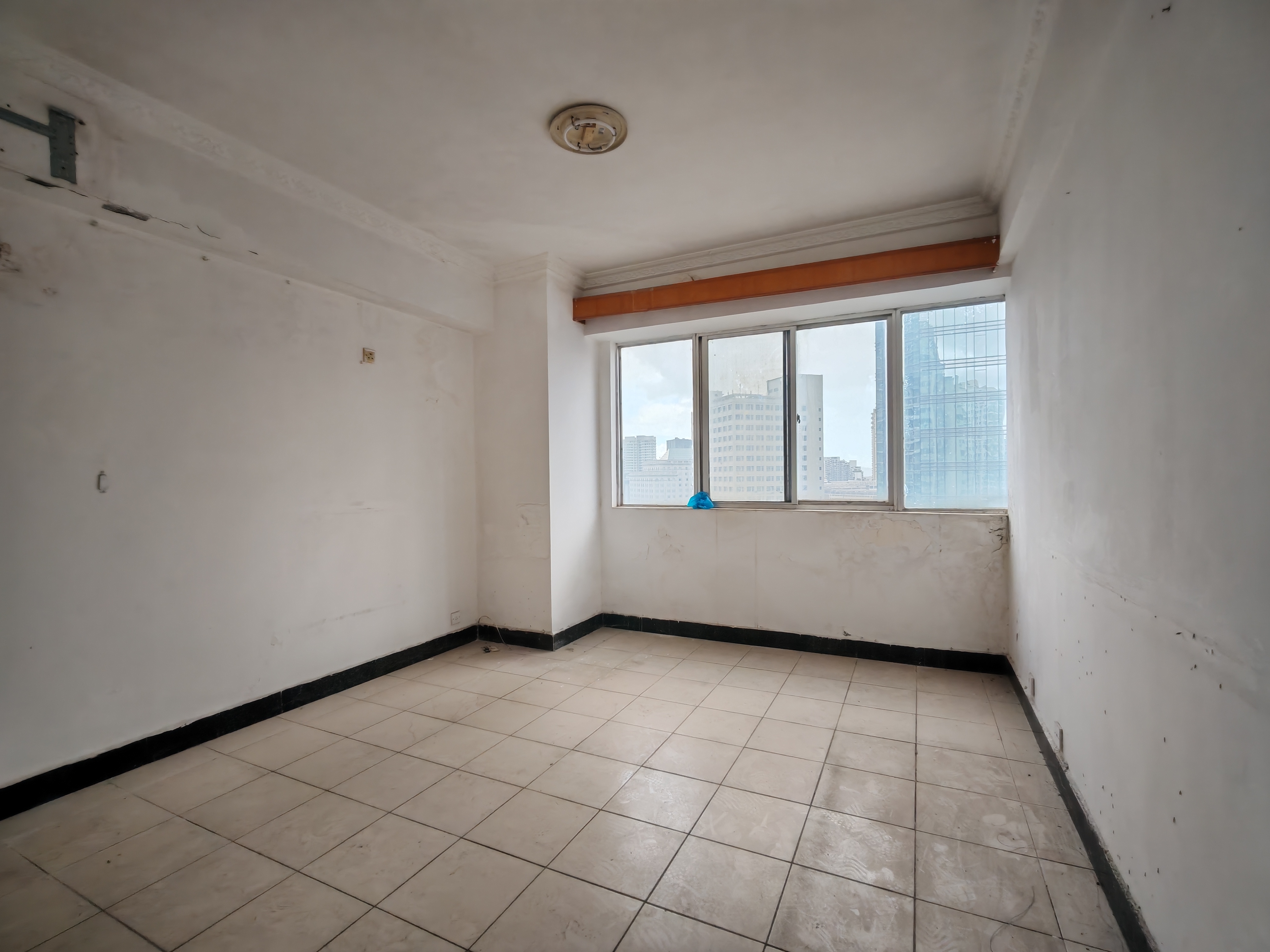 世贸中心  3室2厅2卫    130.0万 世贸中心  3室2厅2卫    130.0万客厅