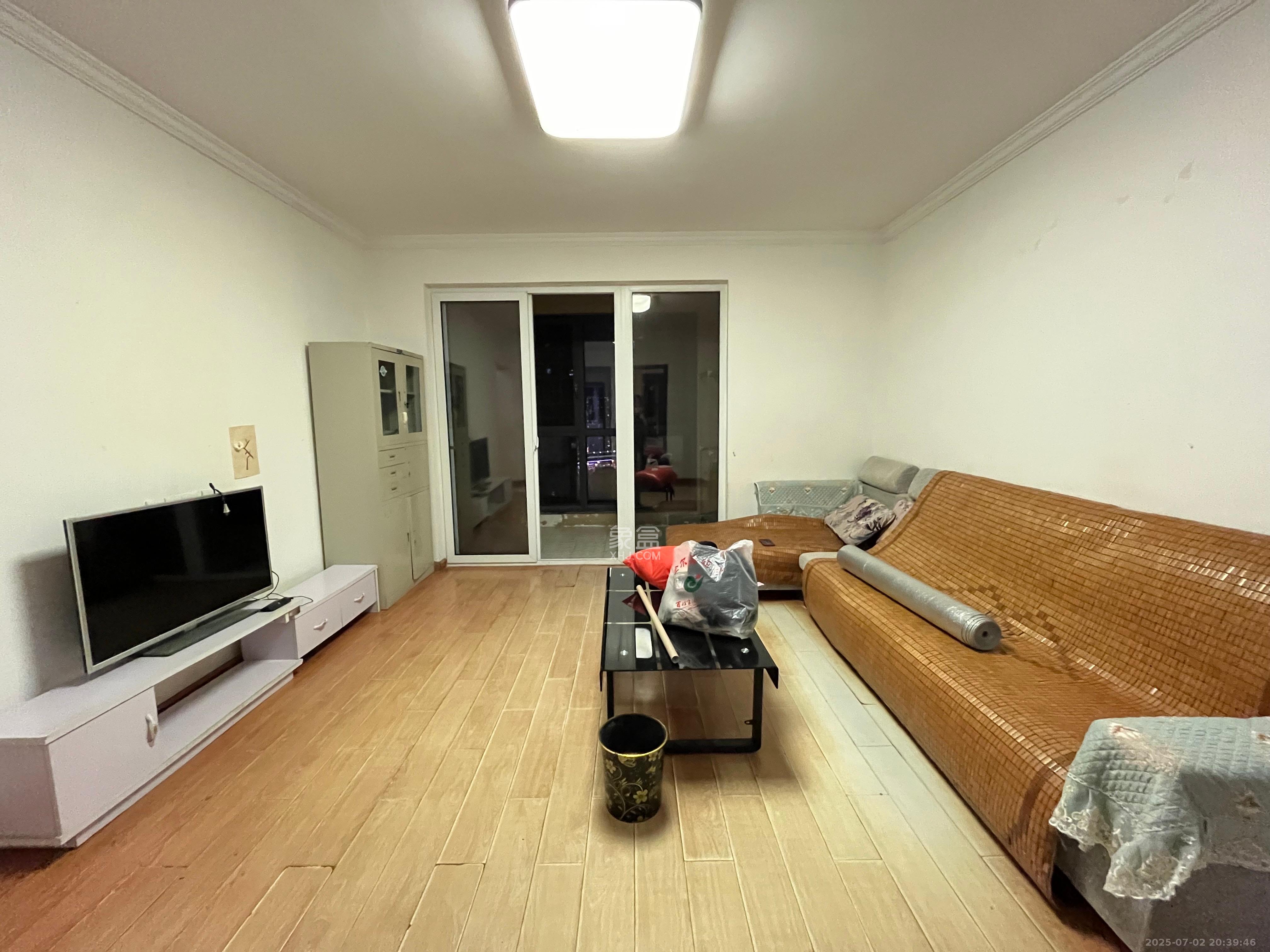 荣盛花语城 4室2厅2卫 2000.0元/月 荣盛花语城 4室2厅2卫 2000.0元/月室内图