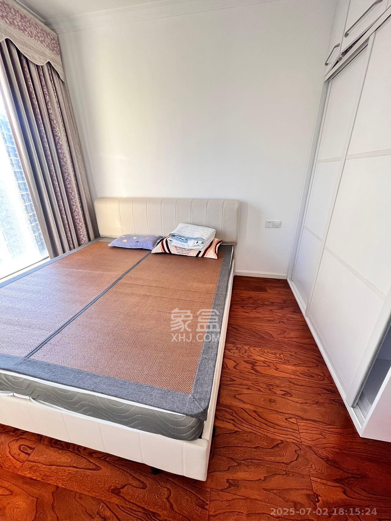 卓越蔚蓝城邦  3室2厅1卫    2300.0元/月室内图