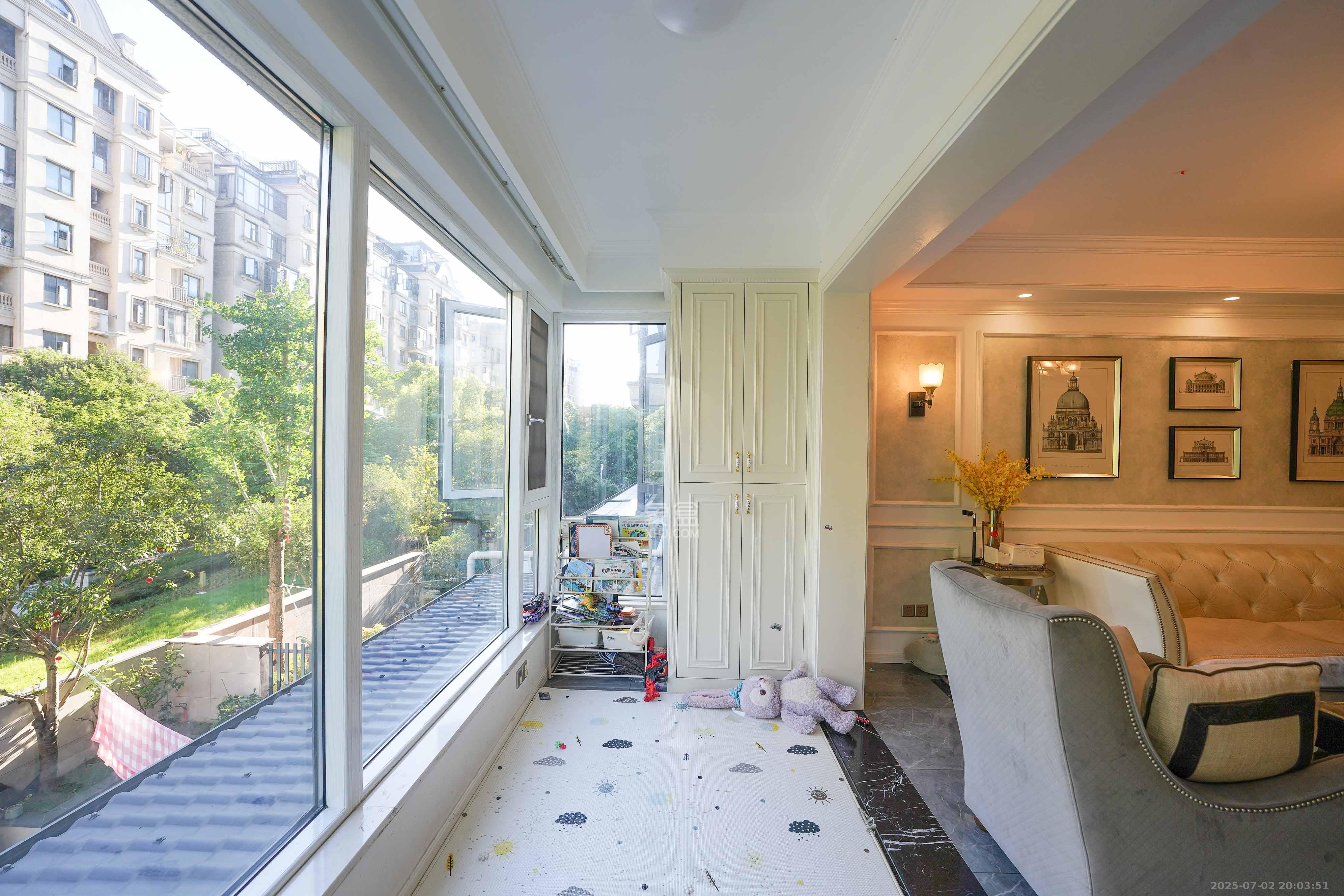 五矿万境蓝山 4室2厅2卫 178.0万 五矿万境蓝山 4室2厅2卫 178.0万阳台