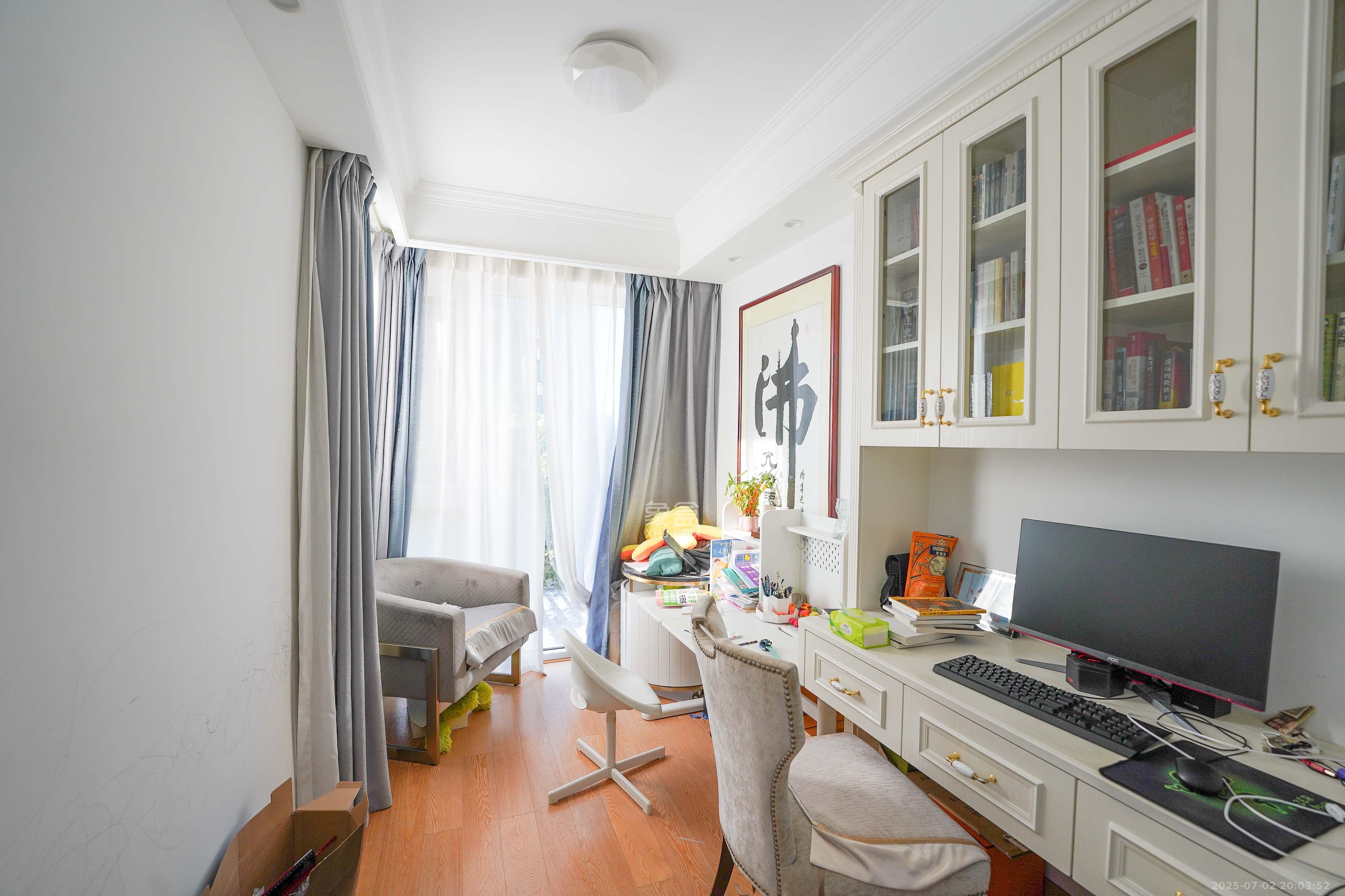 五矿万境蓝山  4室2厅2卫    178.0万卧室