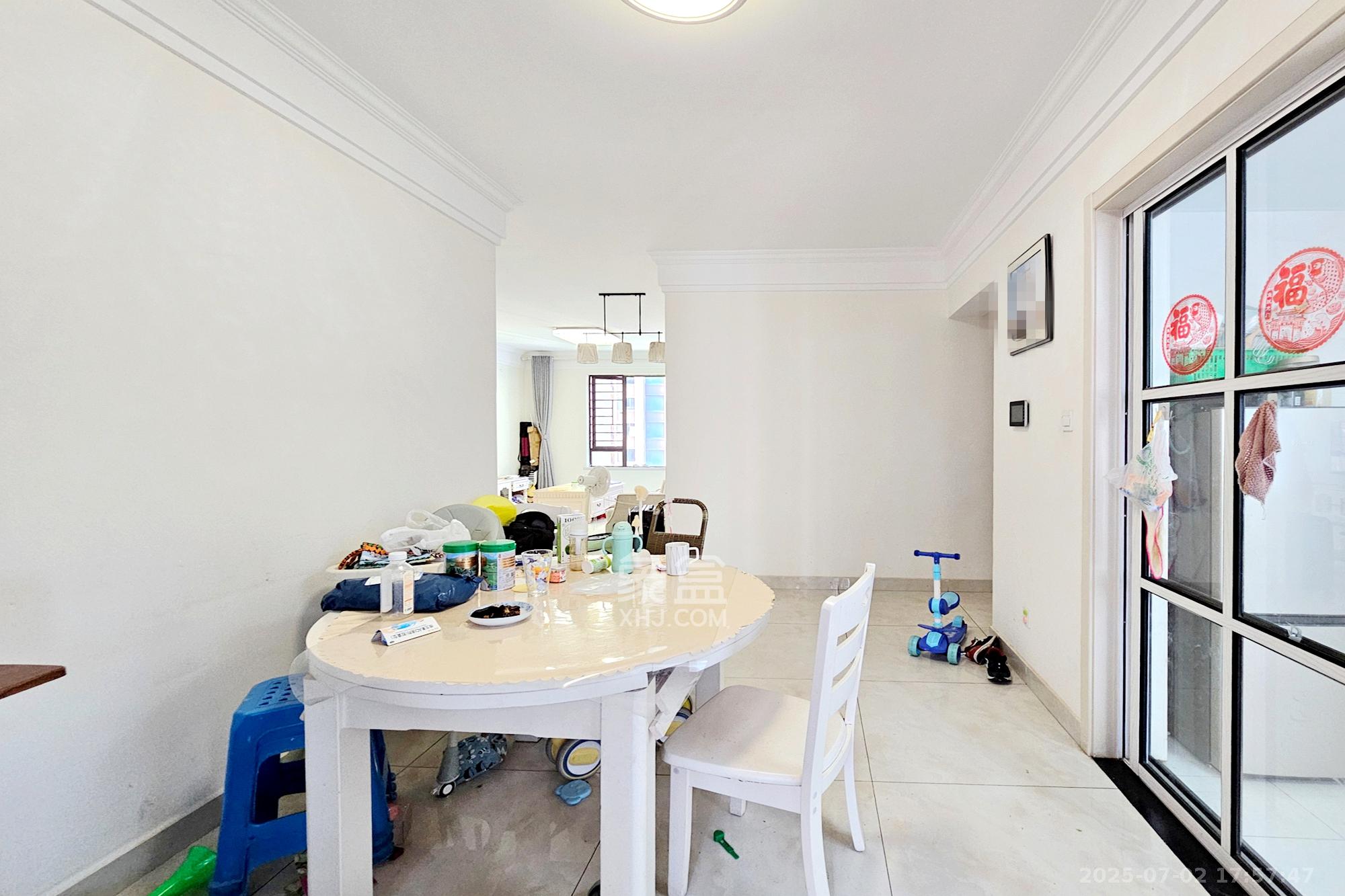 阳光城尚东湾青云苑 3室2厅2卫 118.00万 阳光城尚东湾青云苑 3室2厅2卫 118.00万客厅