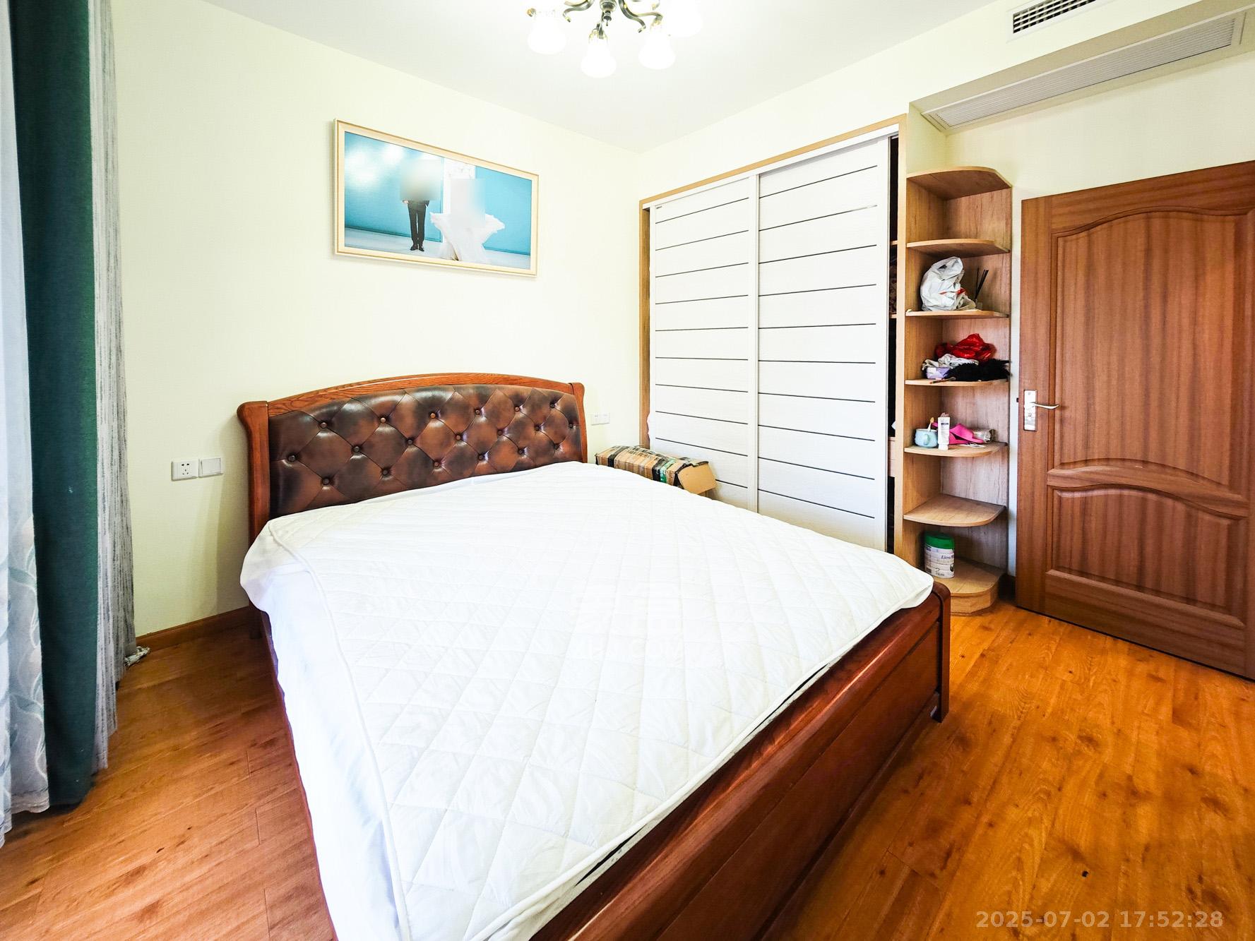 绿地海外滩一期 3室2厅1卫 58.0万 绿地海外滩一期 3室2厅1卫 58.0万卧室