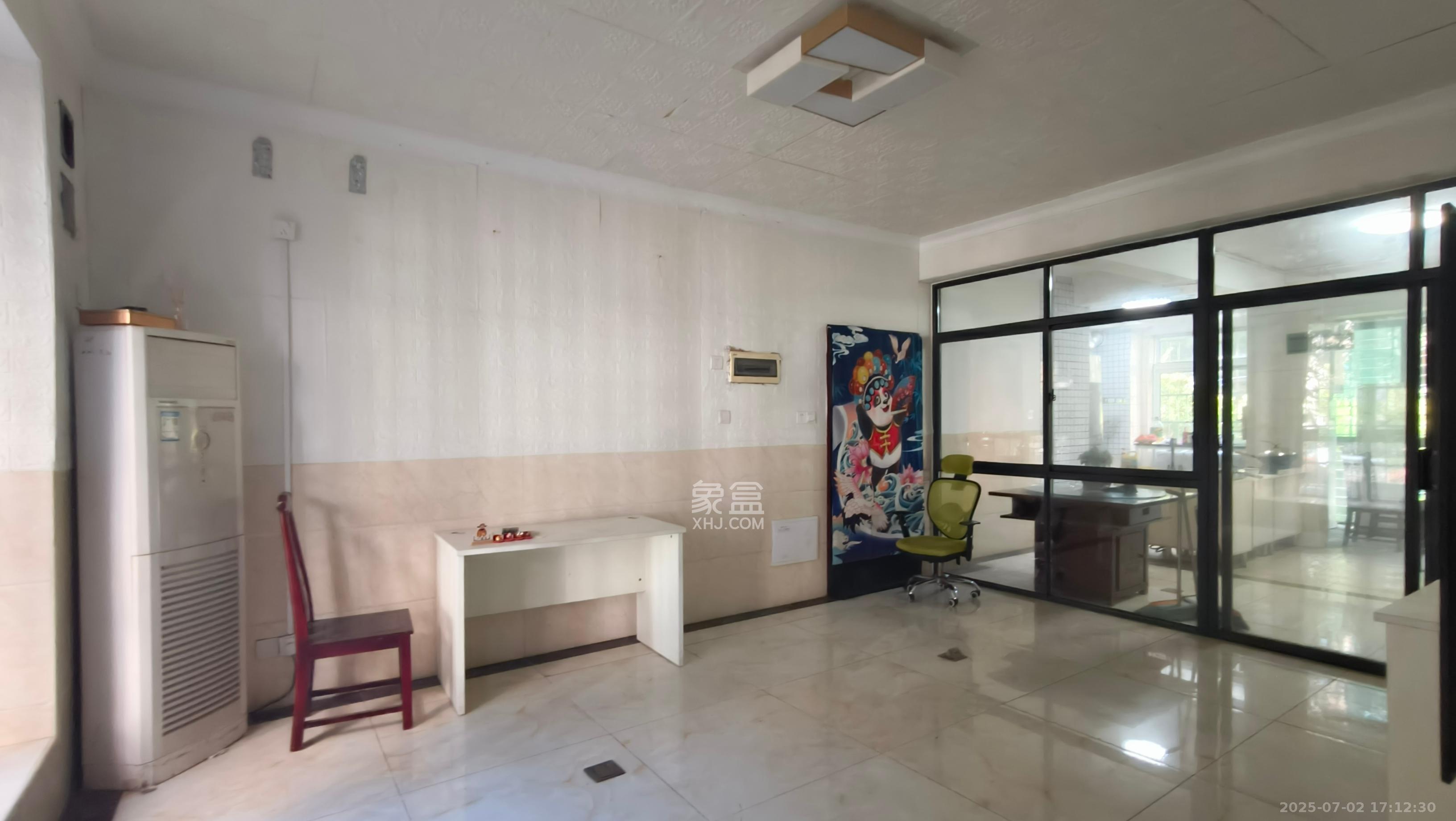 山水湾  3室2厅1卫   2200.00元/月室内图
