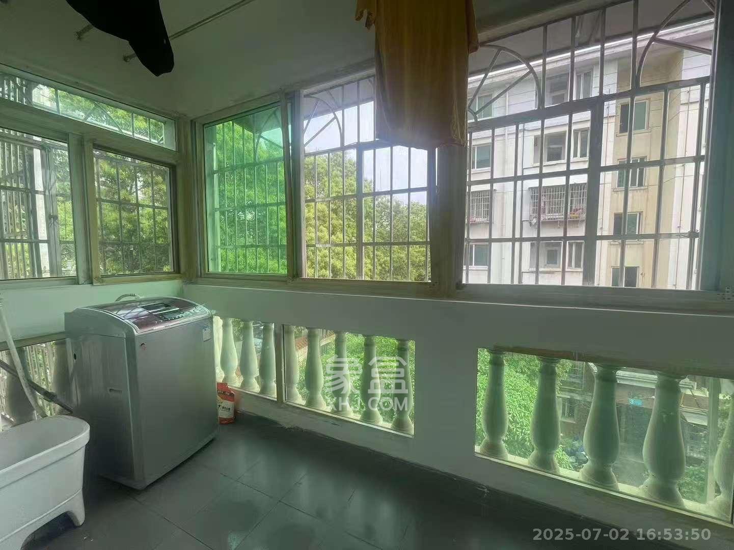 江南公寓  3室2厅2卫   1900.00元/月室内图