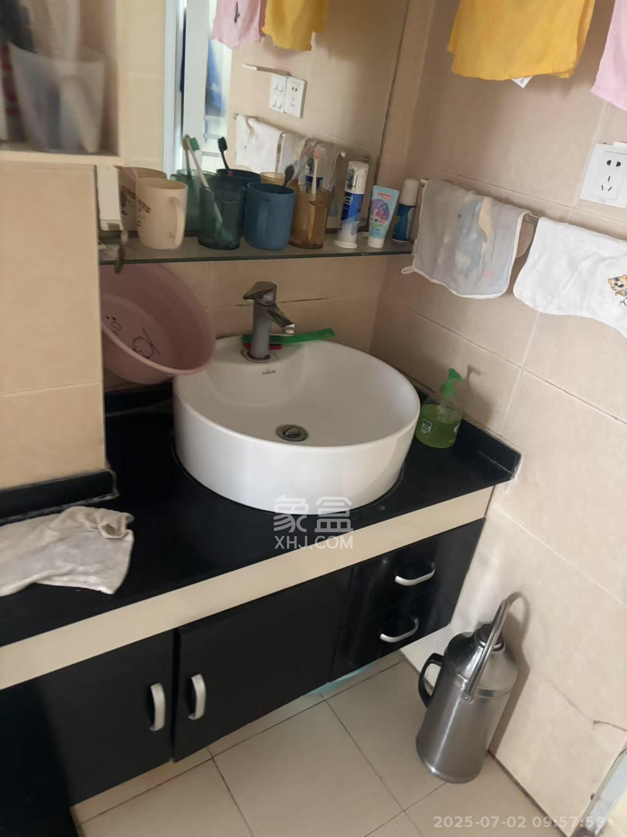 莱茵城  3室1厅1卫   2200.00元/月室内图