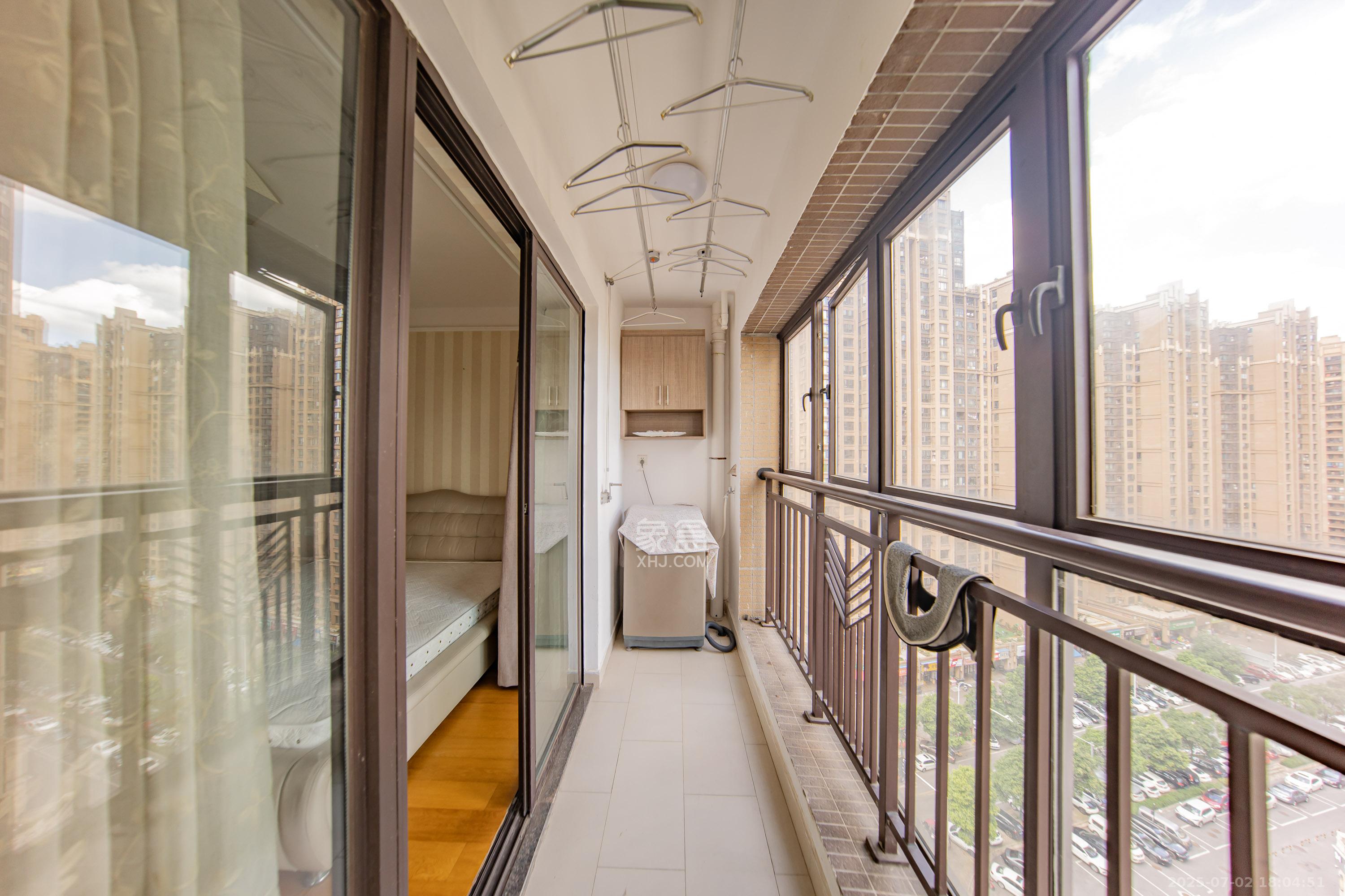 中海国际三期  3室2厅1卫    69.8万 中海国际三期  3室2厅1卫    69.8万阳台