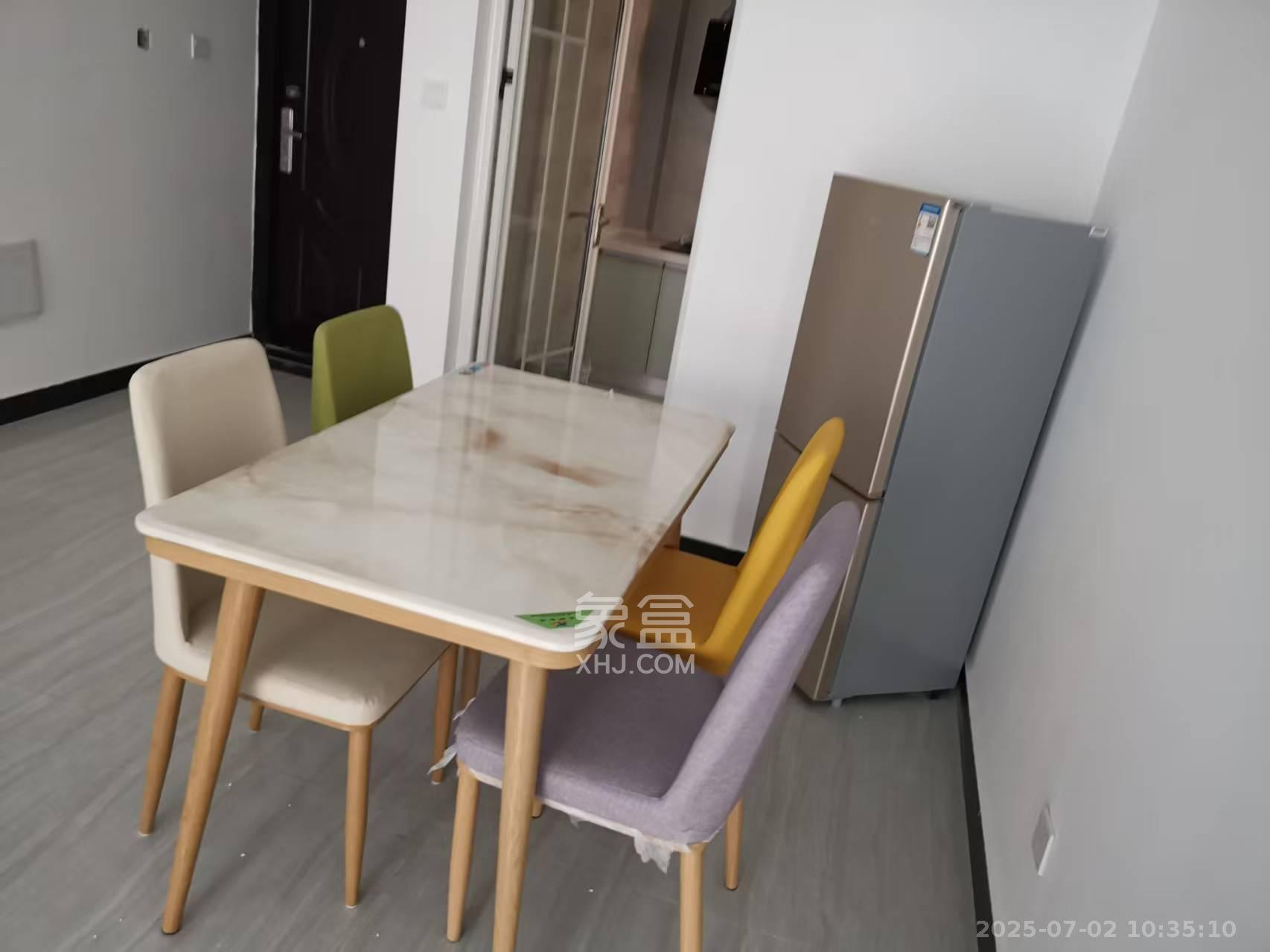 丽发新城 1室2厅1卫 1800.0元/月 丽发新城 1室2厅1卫 1800.0元/月室内图