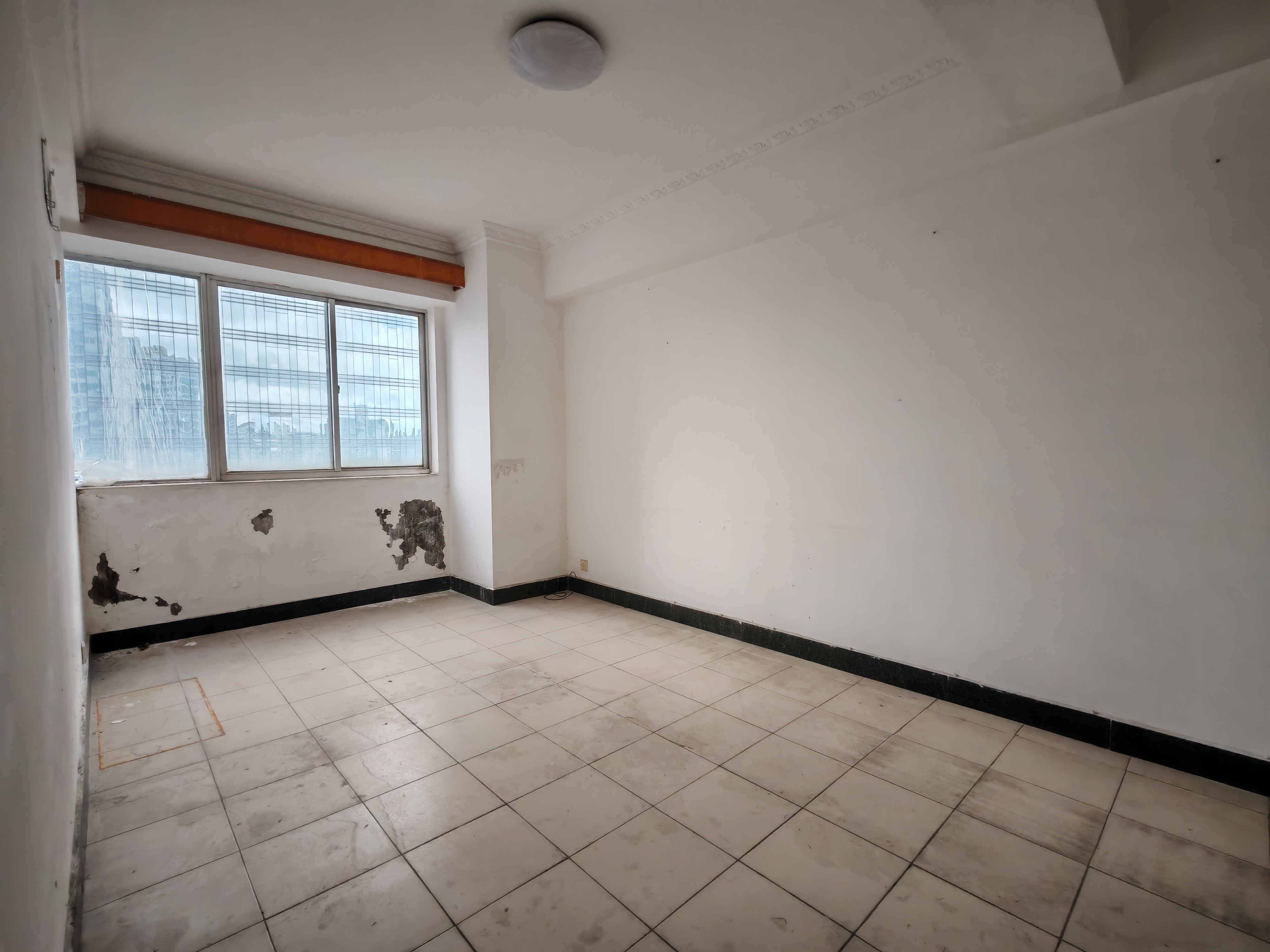 世贸中心  3室2厅2卫    130.0万 世贸中心  3室2厅2卫    130.0万客厅