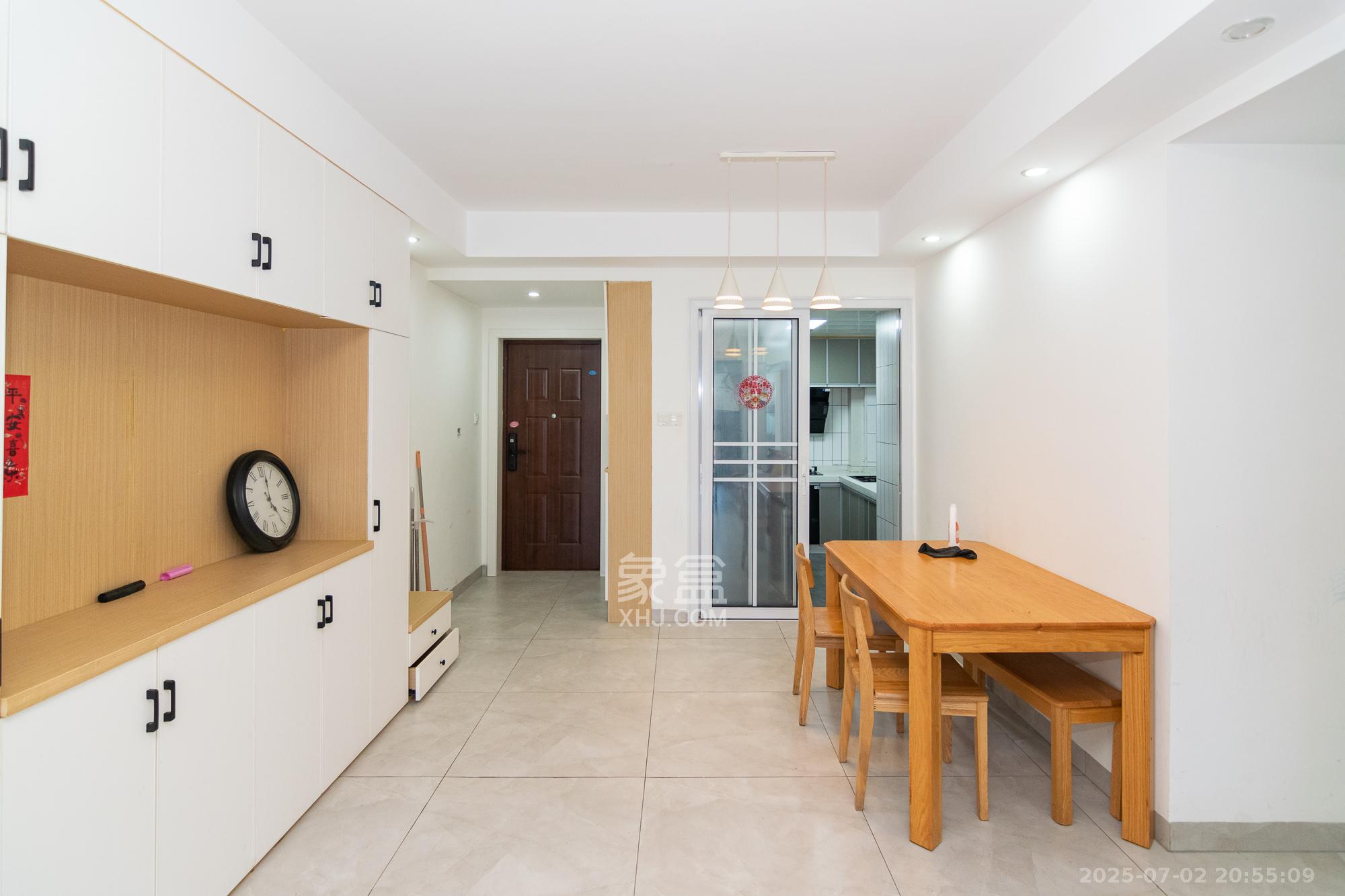 新城国际花都 3室2厅2卫 75.0万 新城国际花都 3室2厅2卫 75.0万客厅