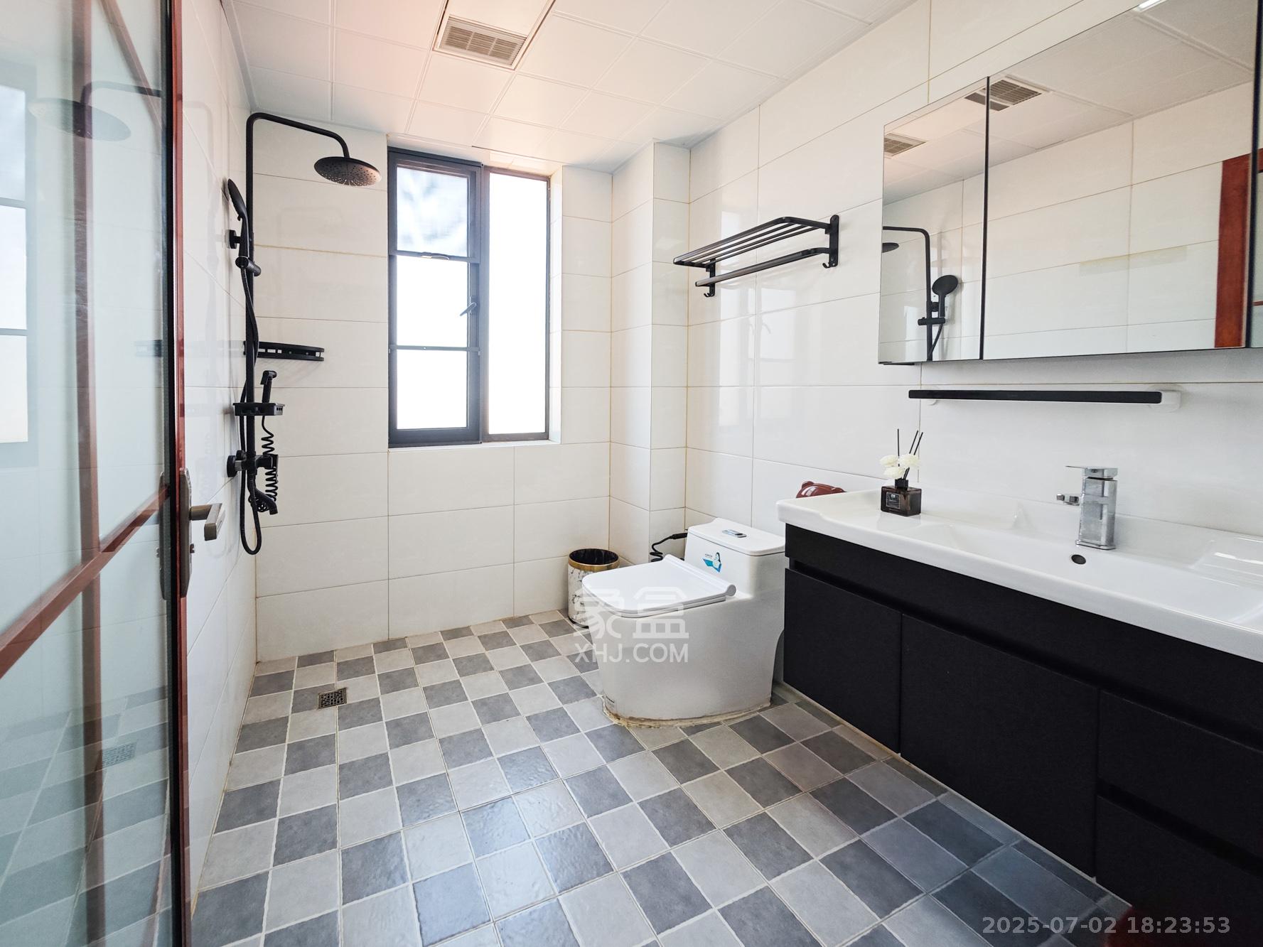 湘诚德峰小区A区 3室2厅2卫 110.0万 湘诚德峰小区A区 3室2厅2卫 110.0万卫生间