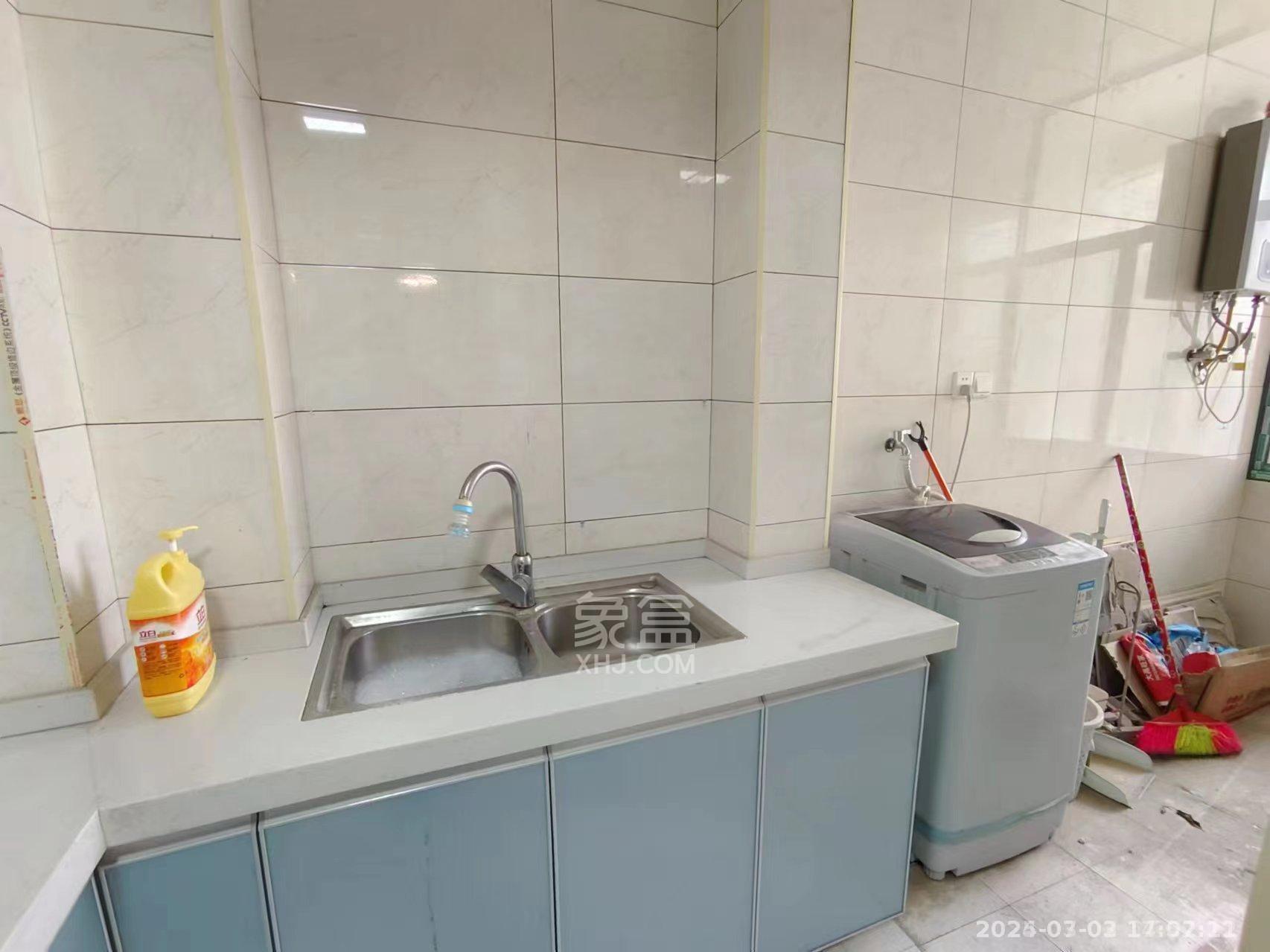 湖景名城  3室2厅1卫    1800.0元/月 湖景名城  3室2厅1卫    1800.0元/月室内图