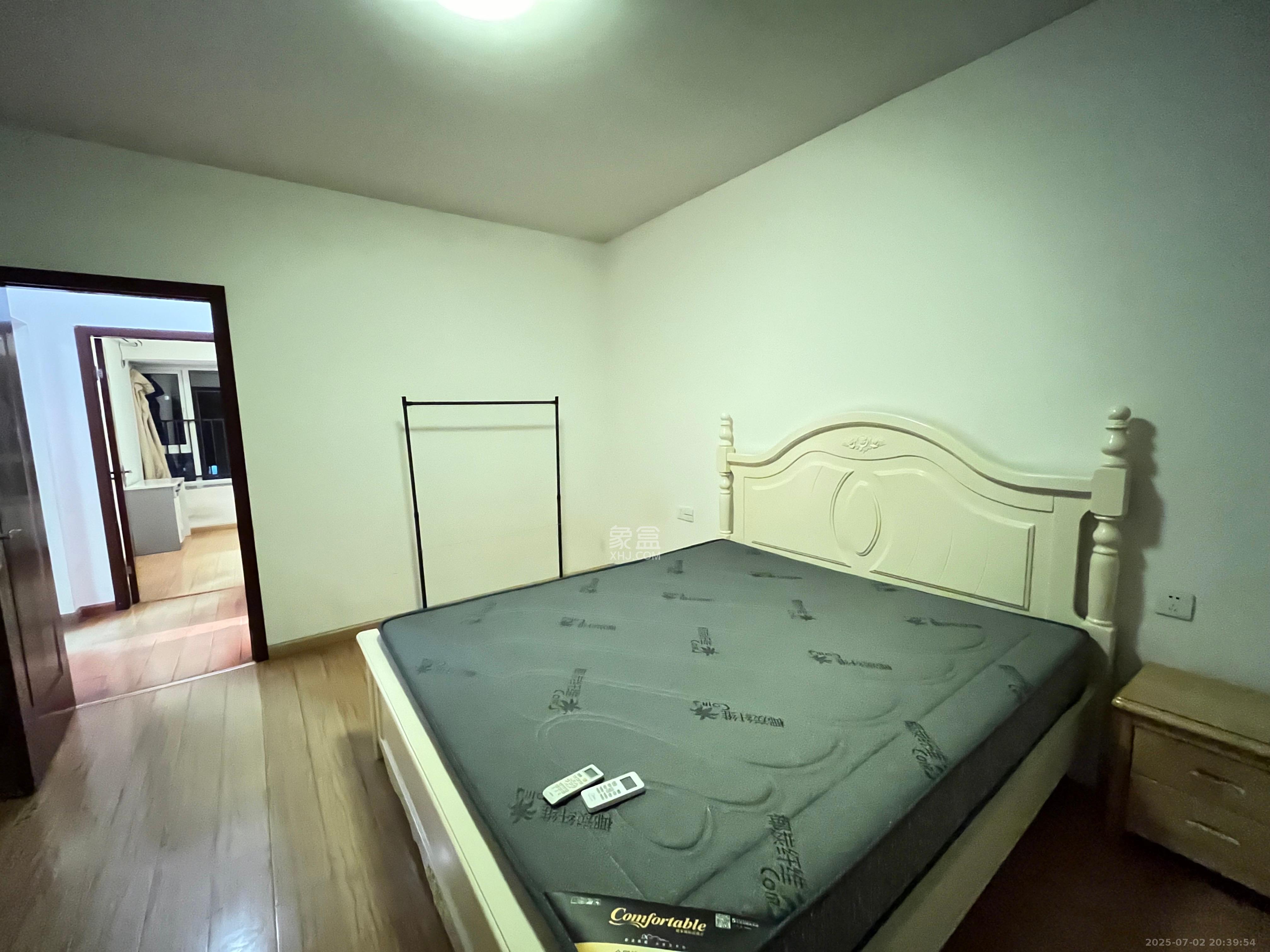 荣盛花语城 4室2厅2卫 2000.0元/月 荣盛花语城 4室2厅2卫 2000.0元/月室内图