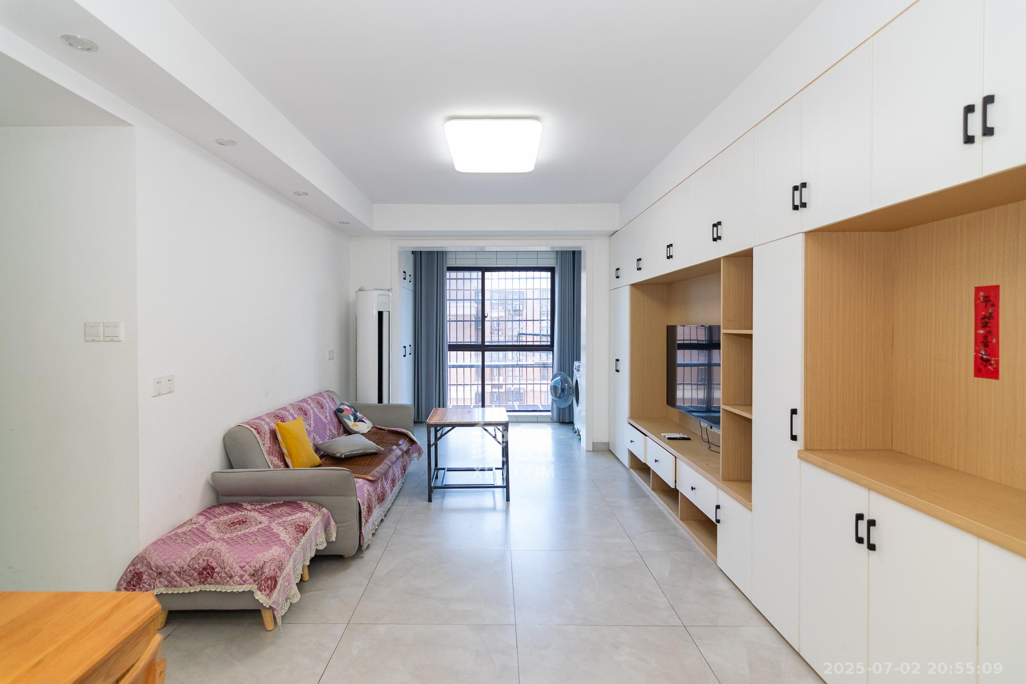 新城国际花都 3室2厅2卫 75.0万 新城国际花都 3室2厅2卫 75.0万客厅