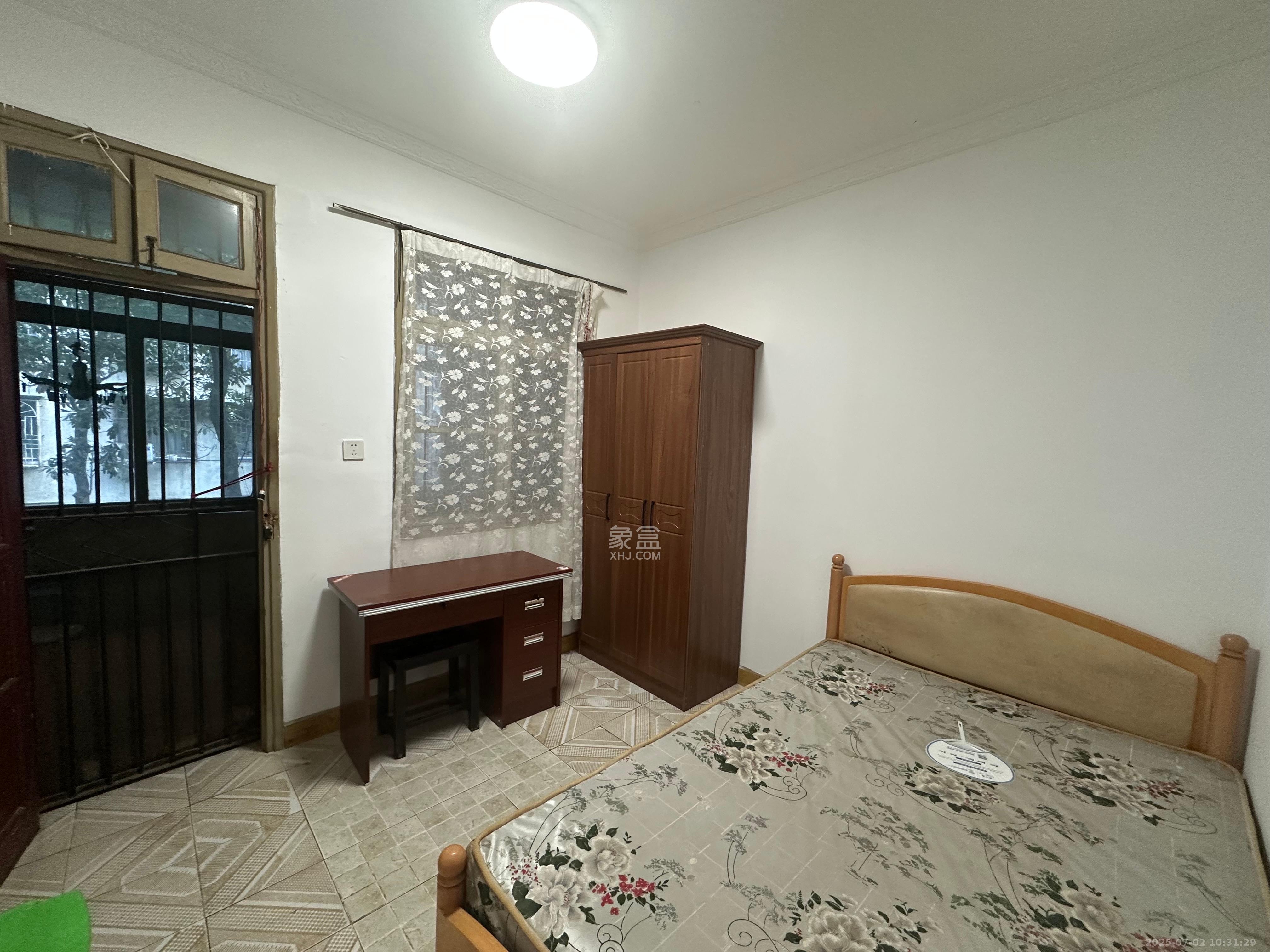 南园小区  2室1厅1卫    1450.0元/月 南园小区  2室1厅1卫    1450.0元/月室内图1