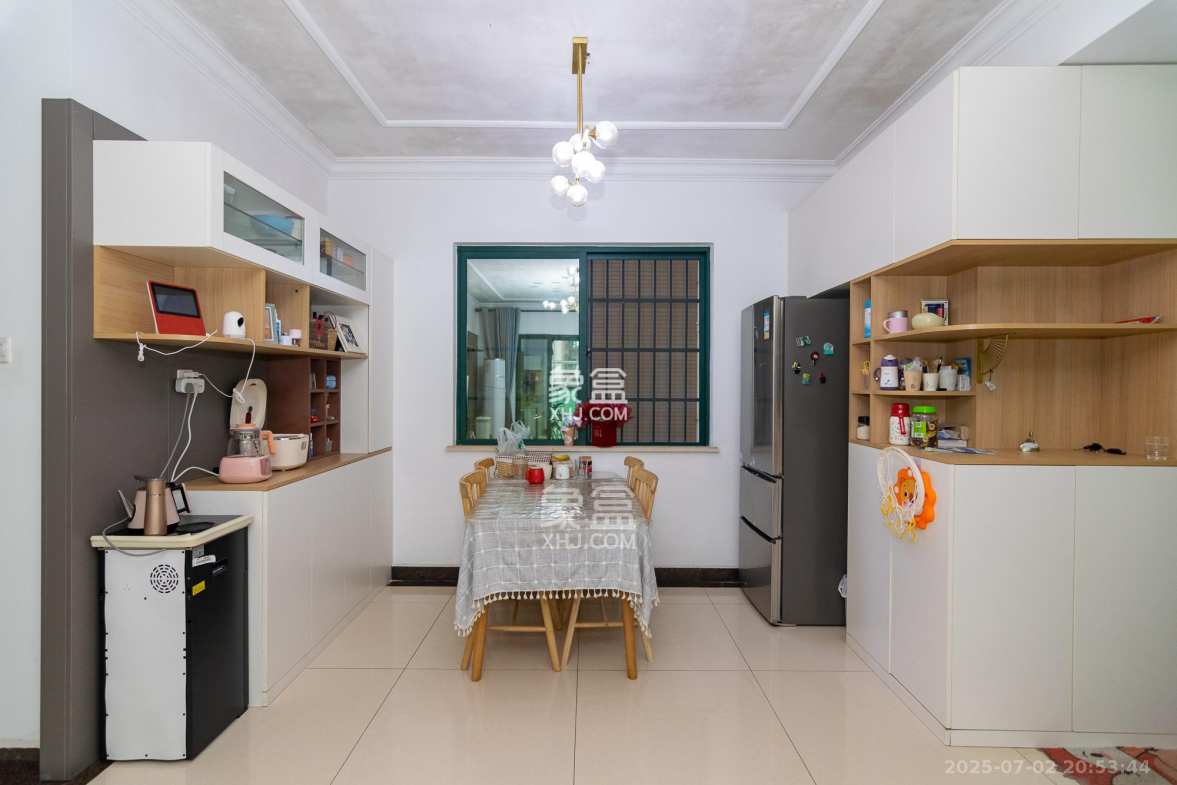 富基世纪公园  3室2厅1卫    53.8万 富基世纪公园  3室2厅1卫    53.8万客厅