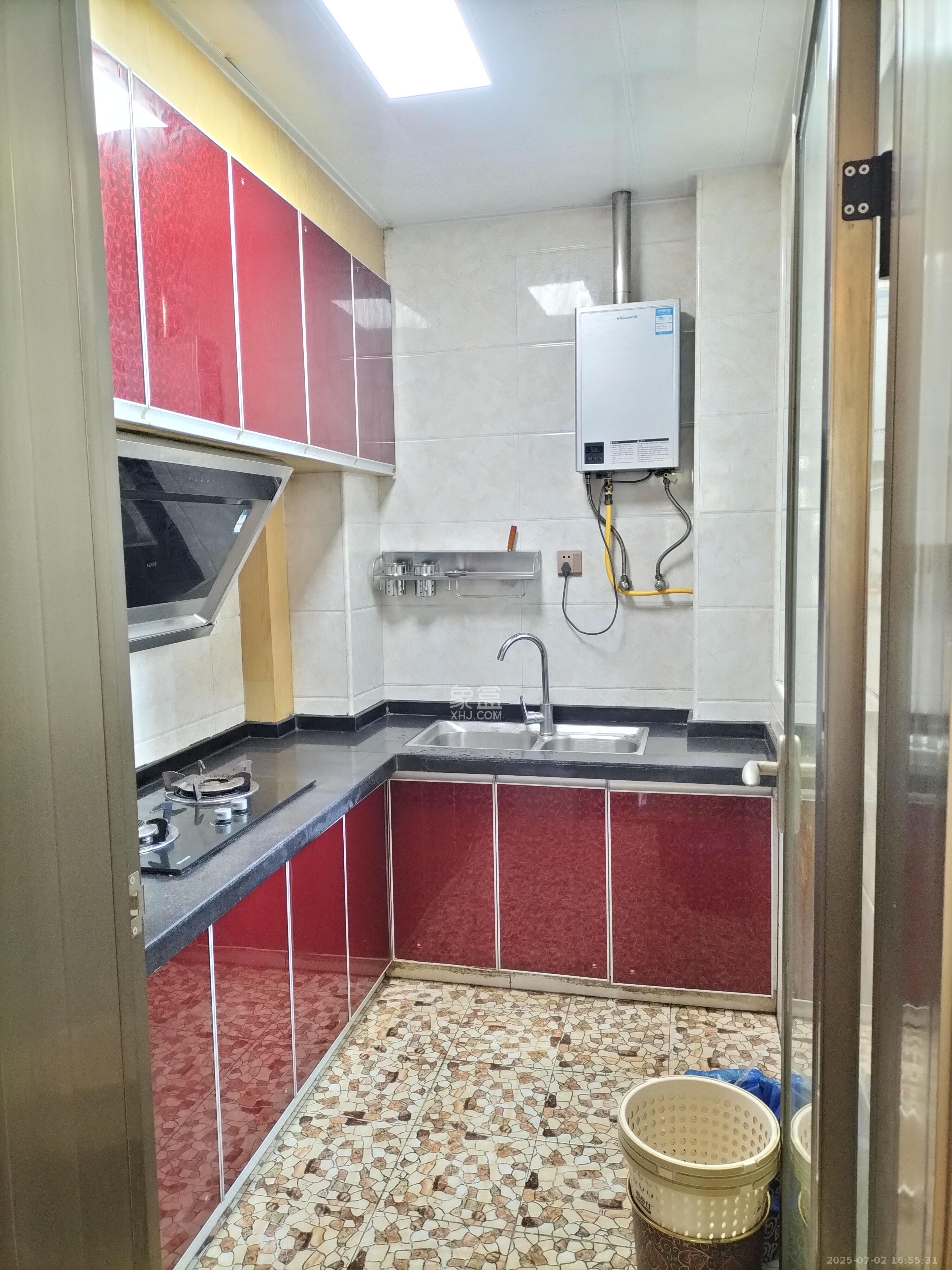 嘉顺苑 3室2厅2卫 2400.0元/月 嘉顺苑 3室2厅2卫 2400.0元/月室内图