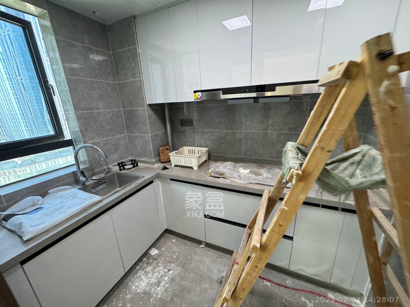 卓越中寰 4室2厅2卫 5500.0元/月 卓越中寰 4室2厅2卫 5500.0元/月室内图