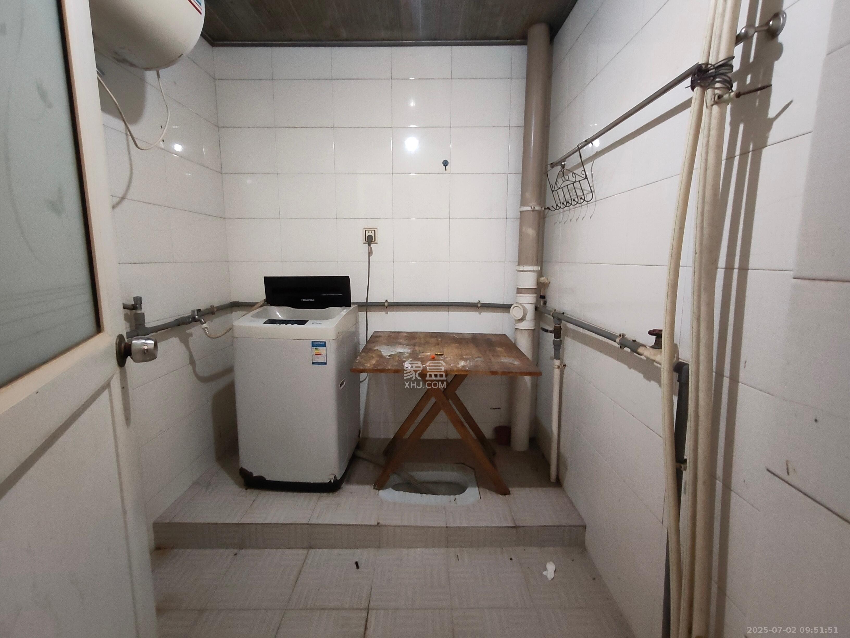 泉塘小区  3室1厅2卫   1200.00元/月室内图