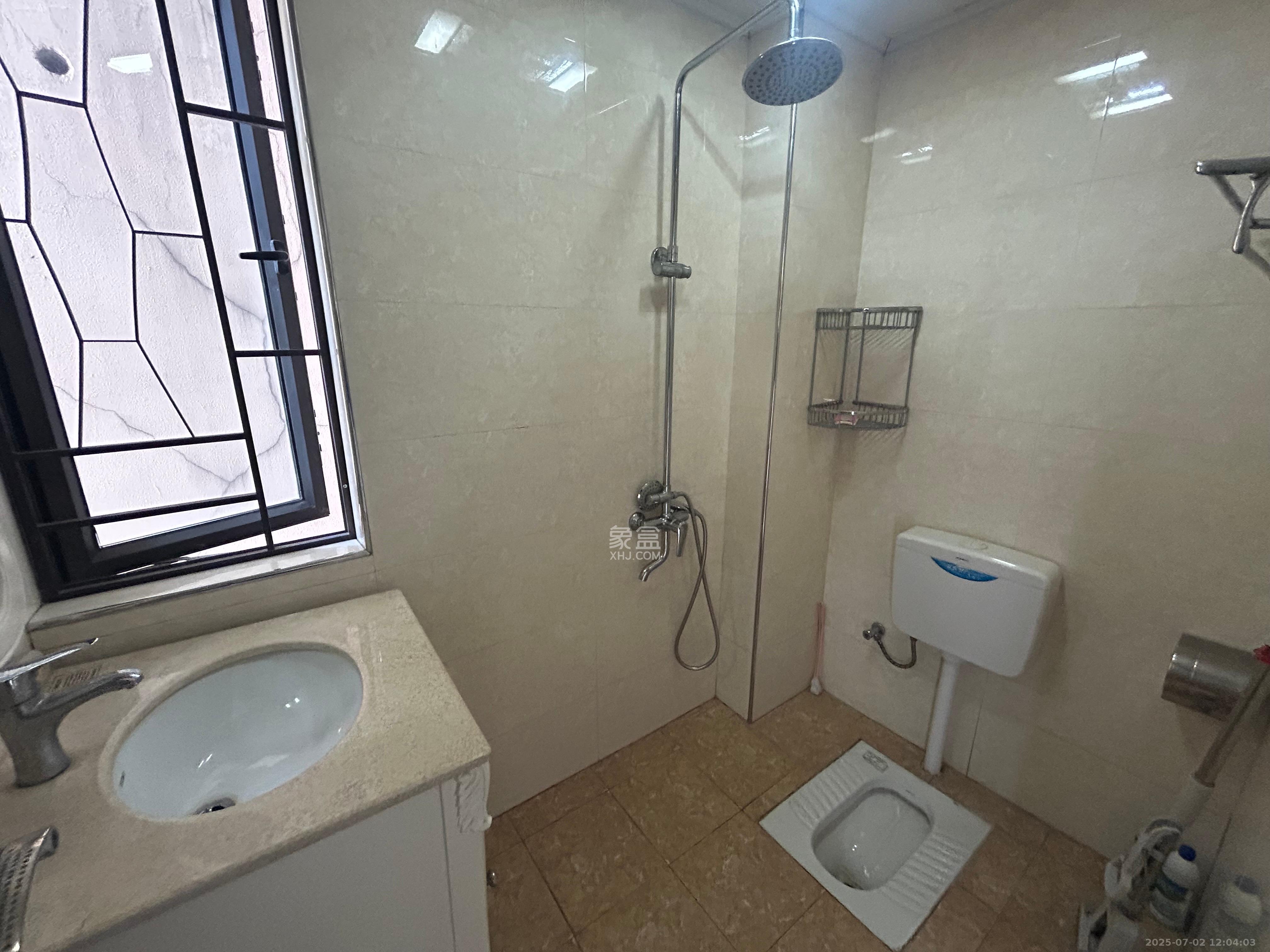 旭辉华庭  3室2厅2卫   2400.00元/月室内图
