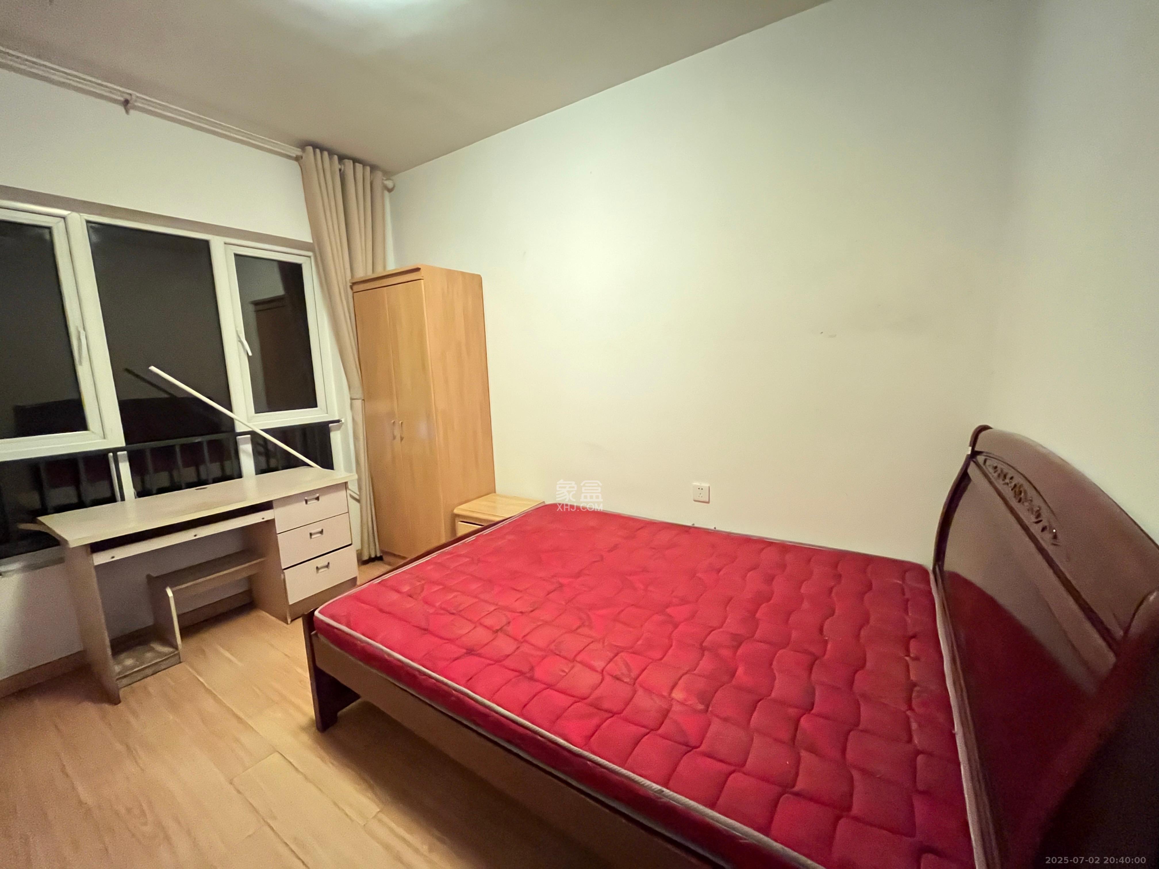 荣盛花语城 4室2厅2卫 2000.0元/月 荣盛花语城 4室2厅2卫 2000.0元/月室内图