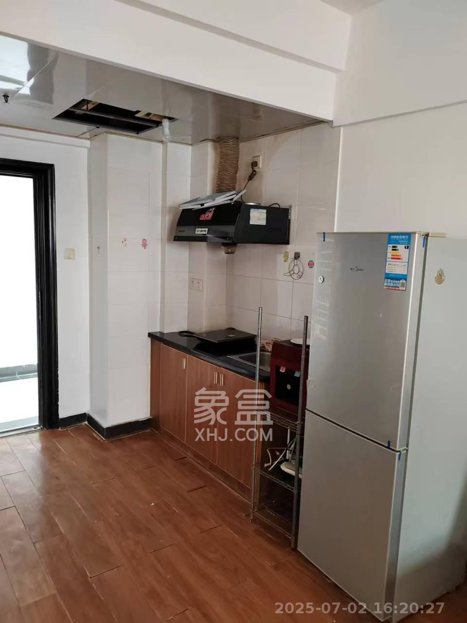 七彩丽都  1室1厅1卫    1800.0元/月 七彩丽都  1室1厅1卫    1800.0元/月室内图1