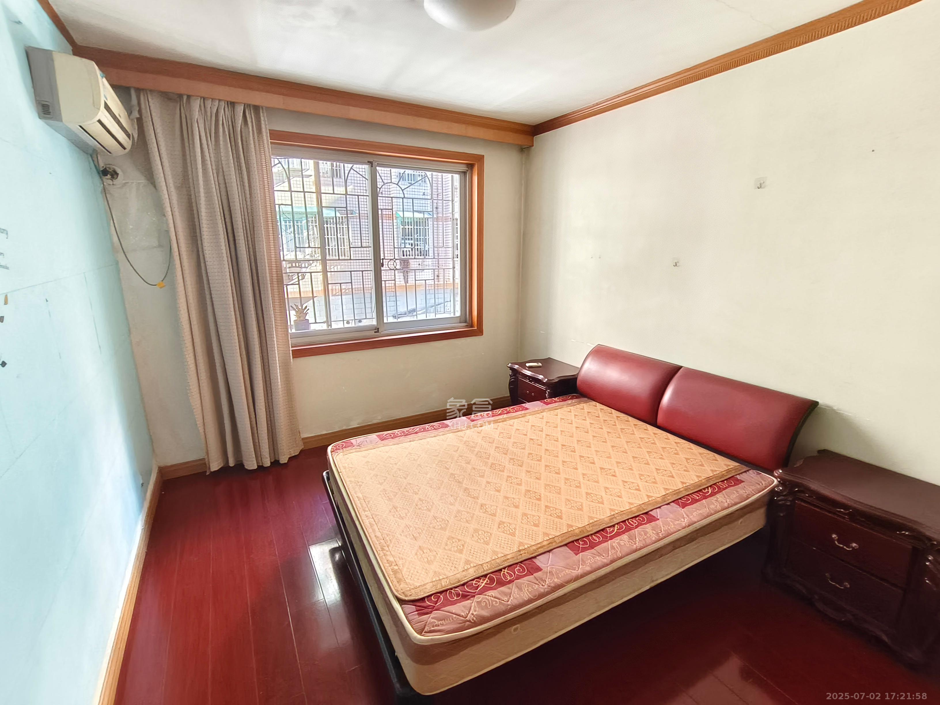 金泰小区  1室1厅1卫    2400.0元/月 金泰小区  1室1厅1卫    2400.0元/月室内图