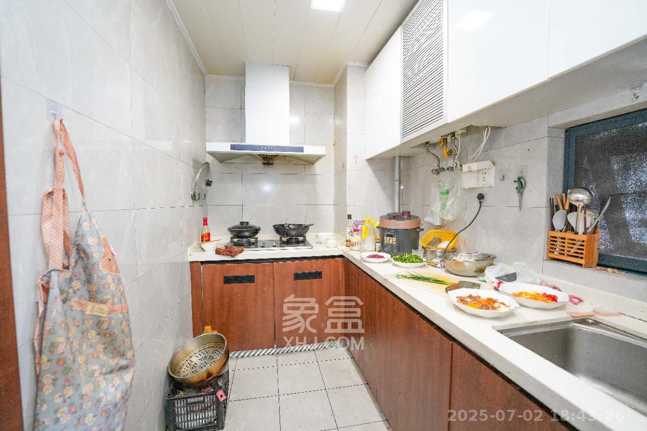 汇金城/嘉华城（二期、三期）  1室2厅2卫   2600.00元/月室内图