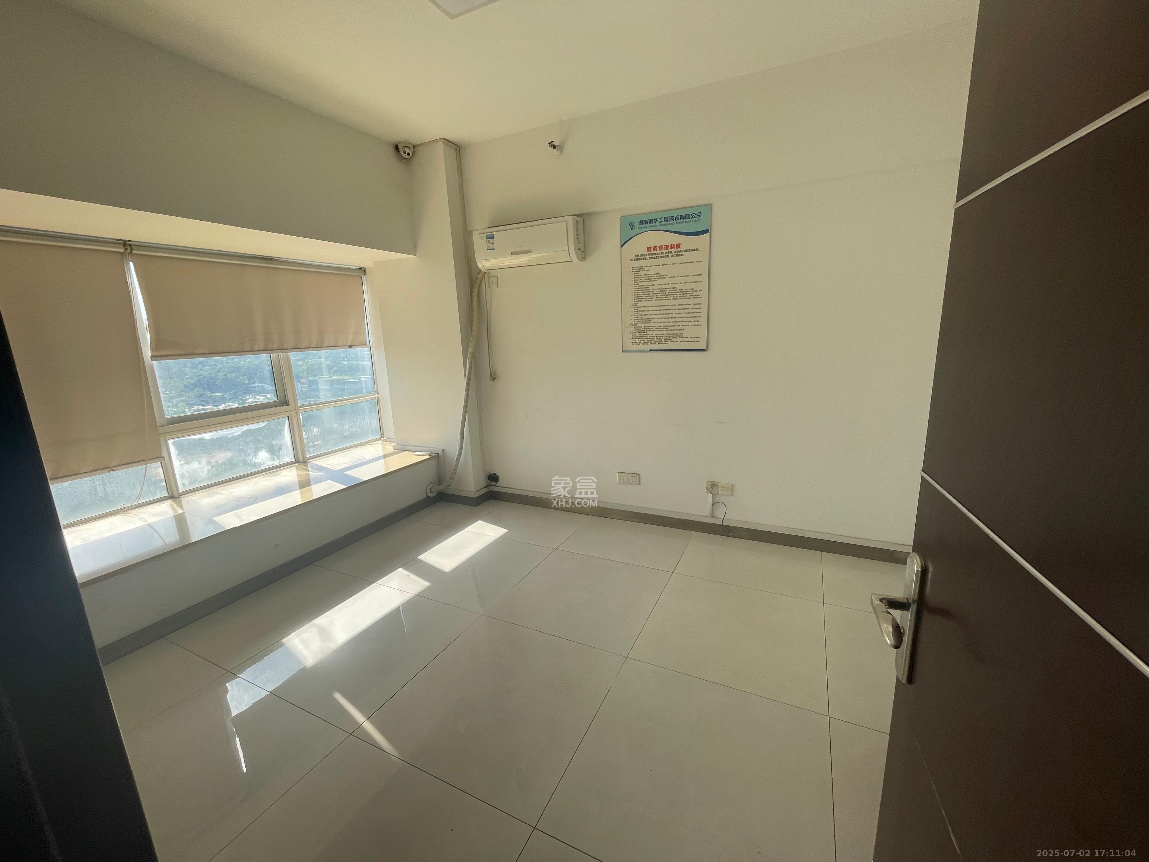 星城荣域 1室1厅1卫 8800.0元/月 星城荣域 1室1厅1卫 8800.0元/月室内图