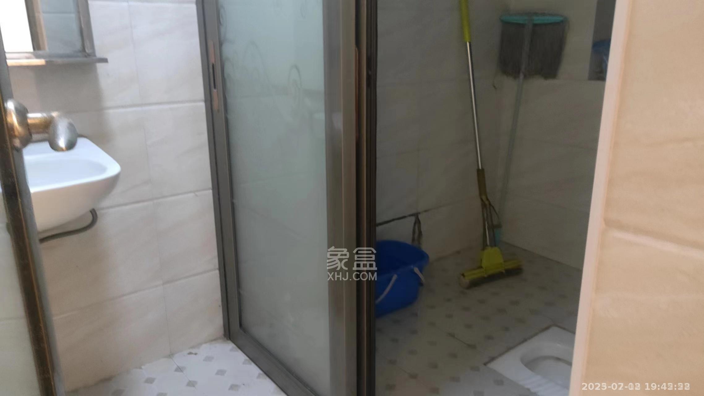 龙腾国际 3室2厅2卫 1500.0元/月 龙腾国际 3室2厅2卫 1500.0元/月室内图