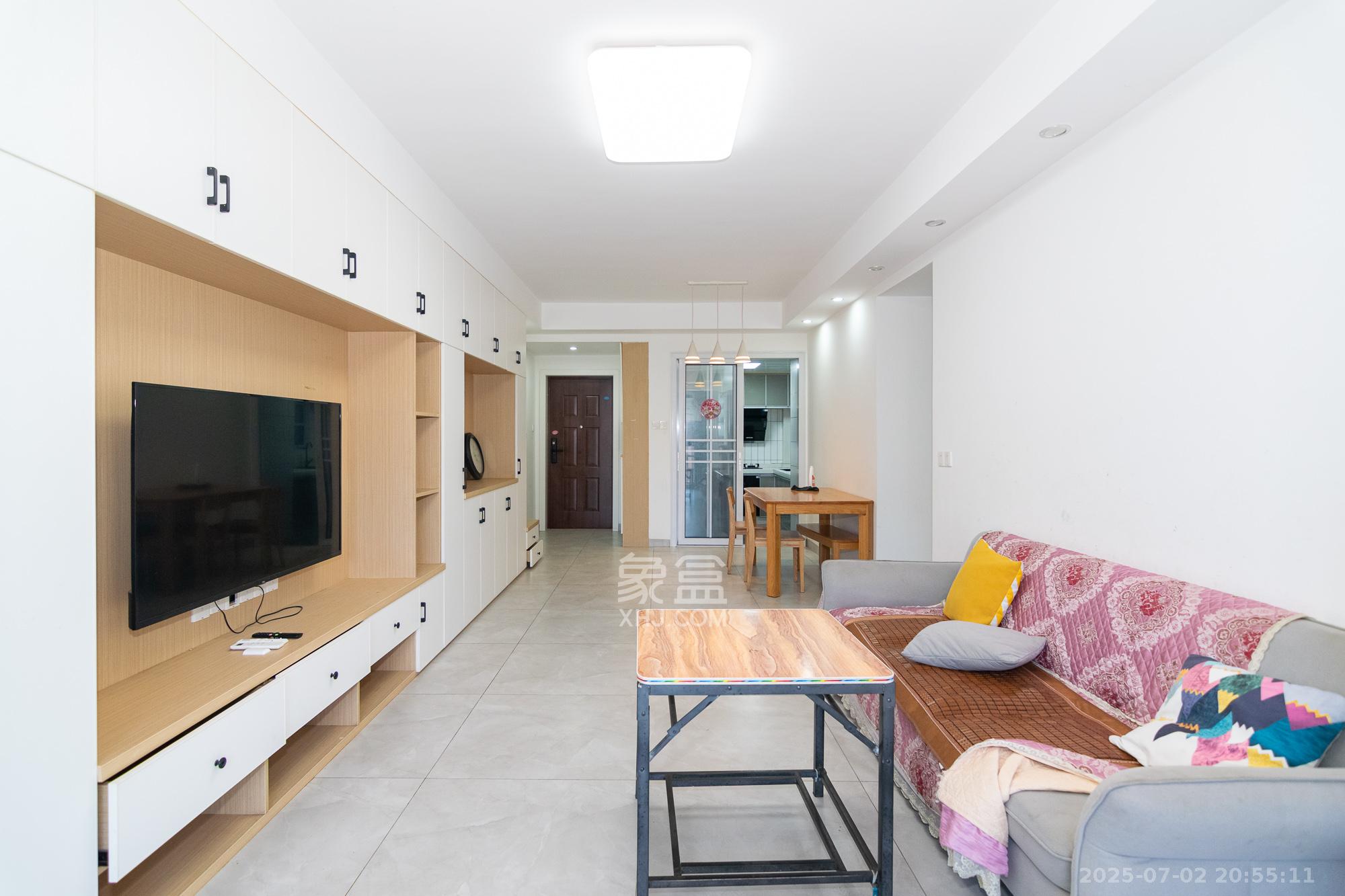 新城国际花都 3室2厅2卫 75.0万 新城国际花都 3室2厅2卫 75.0万客厅