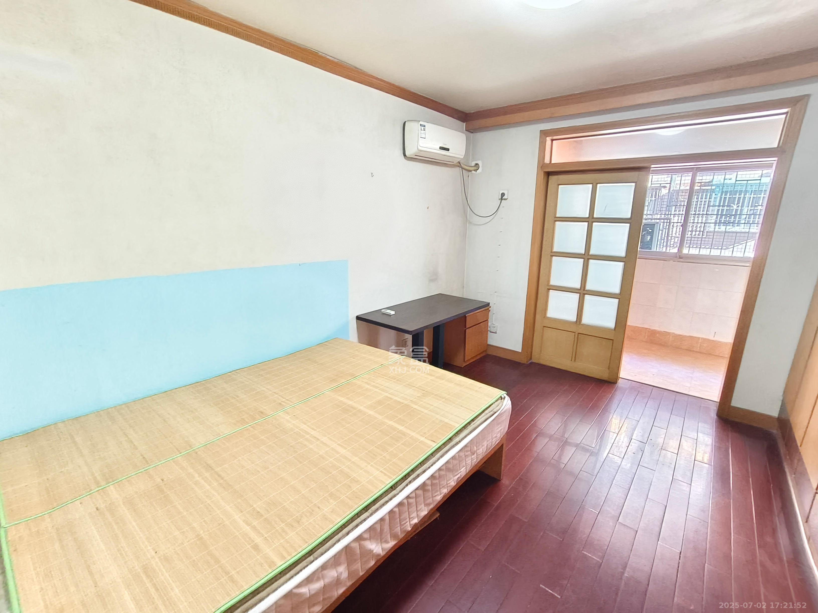 金泰小区  1室1厅1卫   2400.00元/月室内图