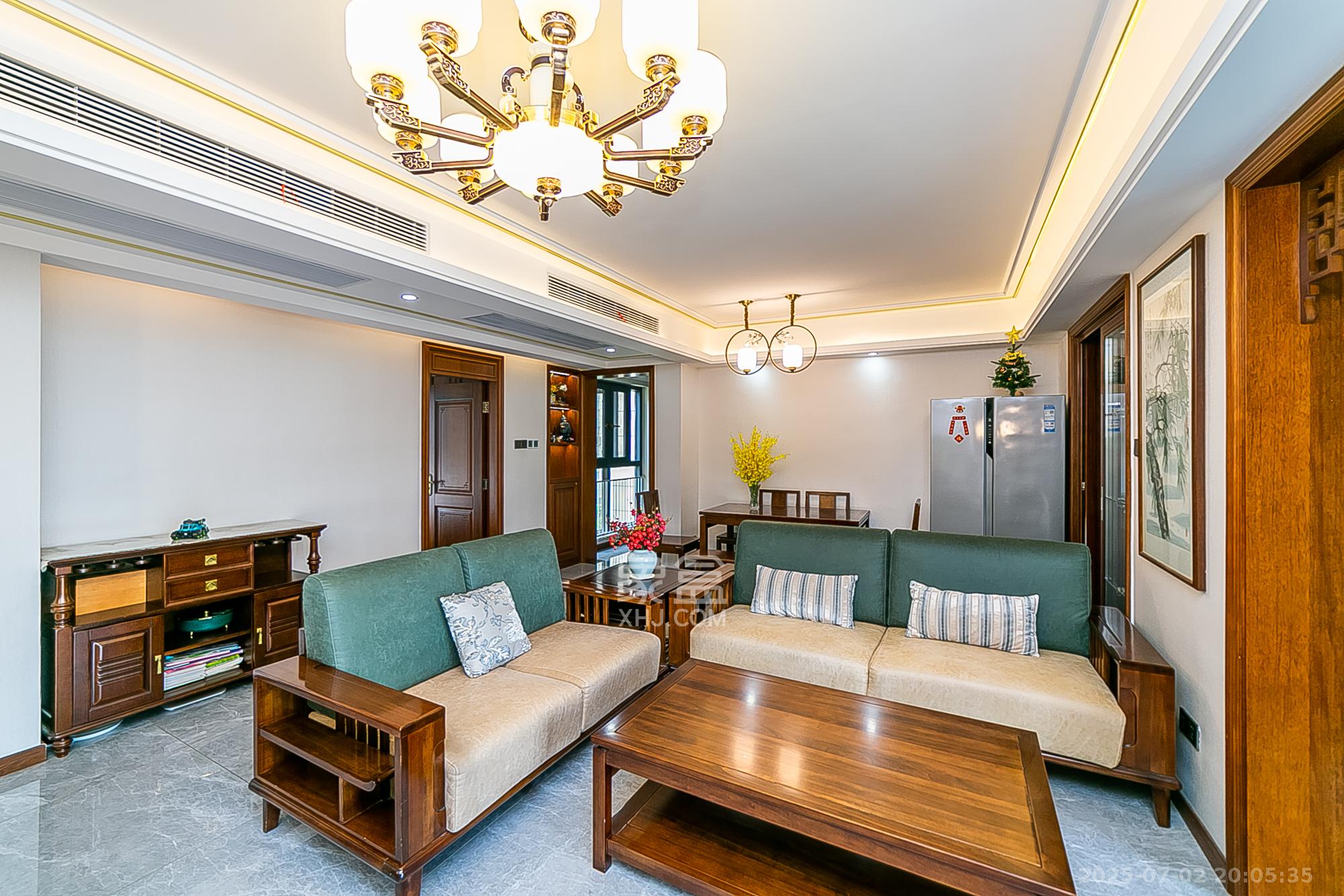 荣盛花语书苑 3室2厅2卫 138.0万 荣盛花语书苑 3室2厅2卫 138.0万客厅