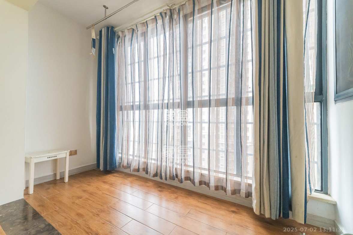 深业睿城 3室2厅2卫 2400.0元/月 深业睿城 3室2厅2卫 2400.0元/月室内图