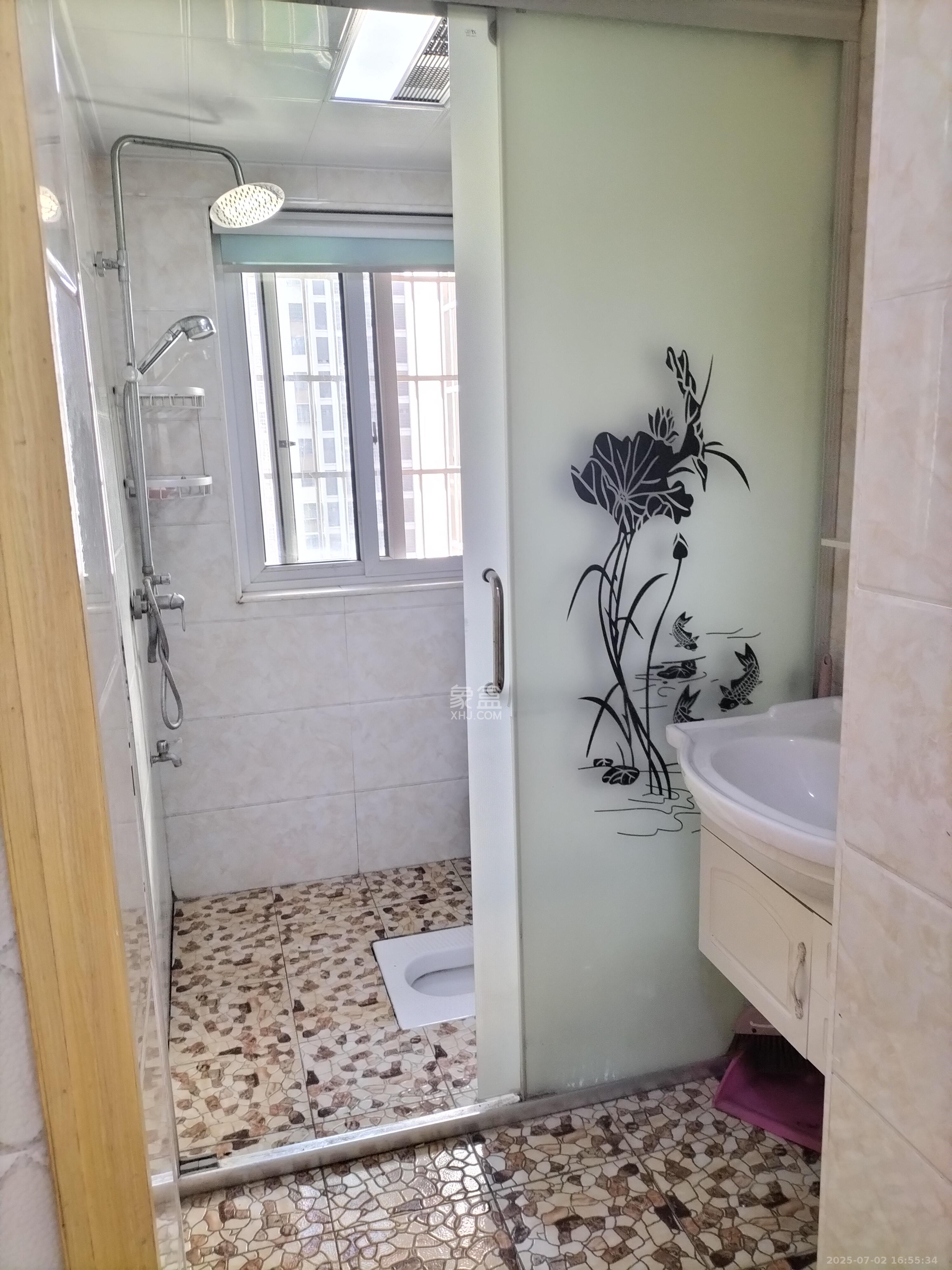 嘉顺苑 3室2厅2卫 2400.0元/月 嘉顺苑 3室2厅2卫 2400.0元/月室内图