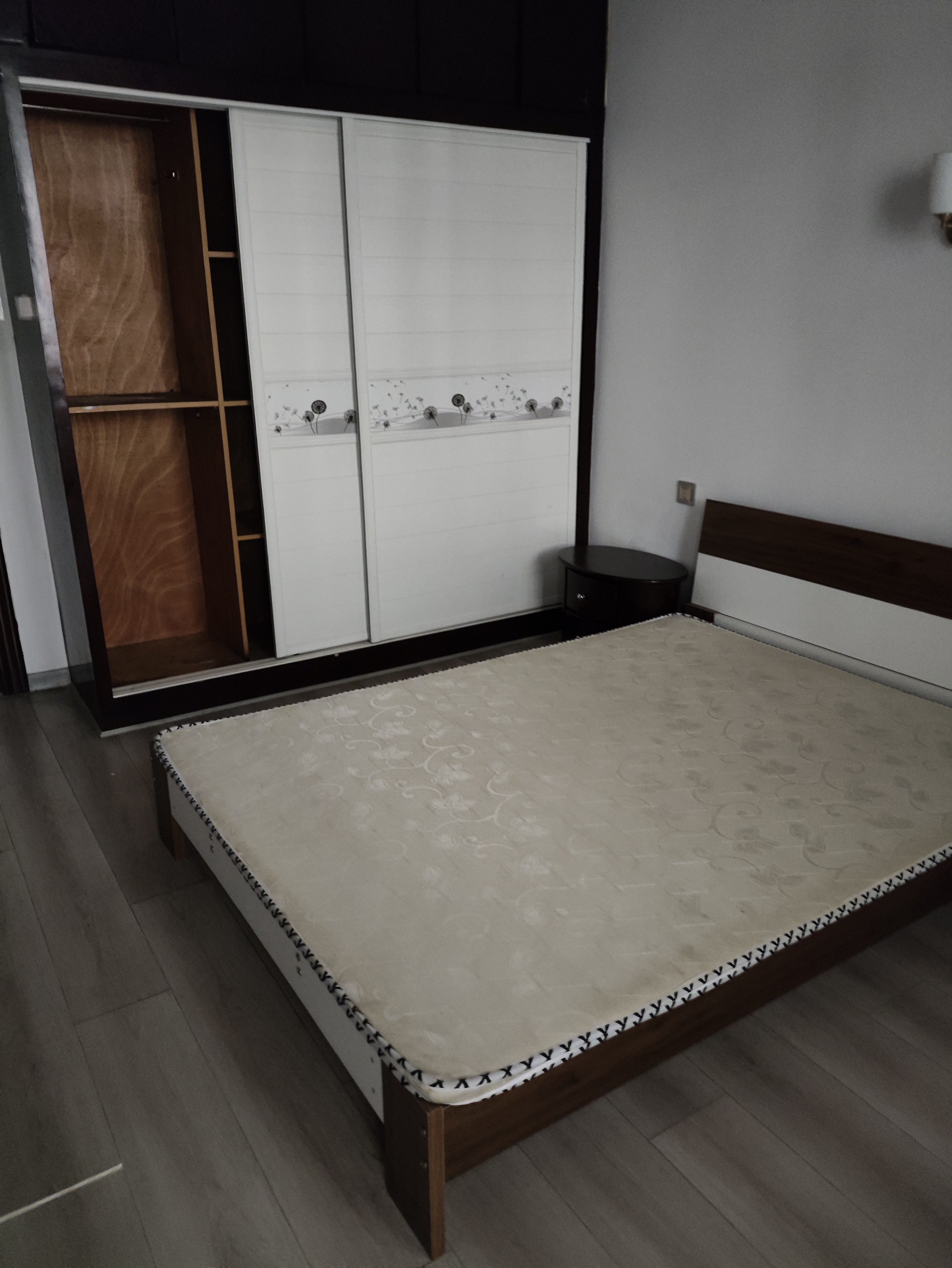 五金百货小区 2室1厅1卫 650.0元/月 五金百货小区 2室1厅1卫 650.0元/月户型图